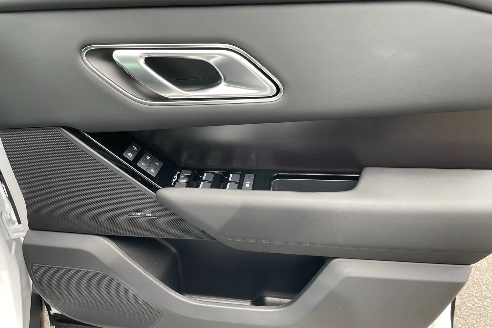 LAND ROVER RANGE ROVER VELAR thumbnail image number 53