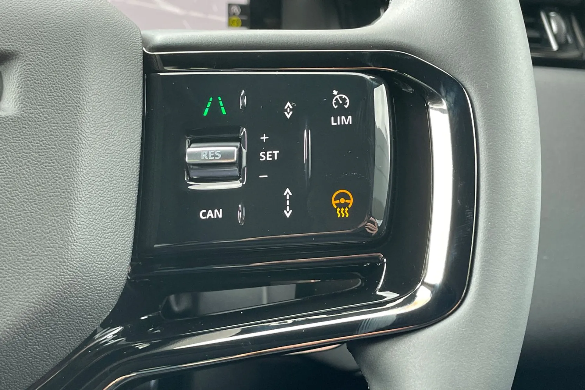 LAND ROVER RANGE ROVER VELAR thumbnail image number 28