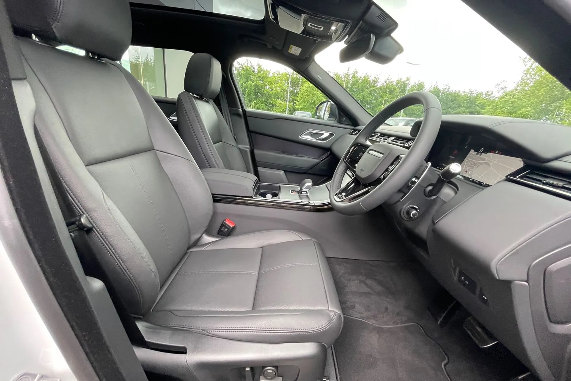 LAND ROVER RANGE ROVER VELAR thumbnail image number 9