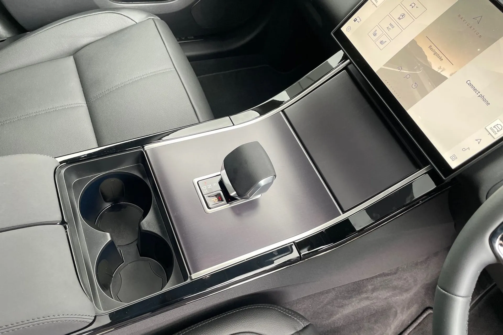 LAND ROVER RANGE ROVER VELAR thumbnail image number 19