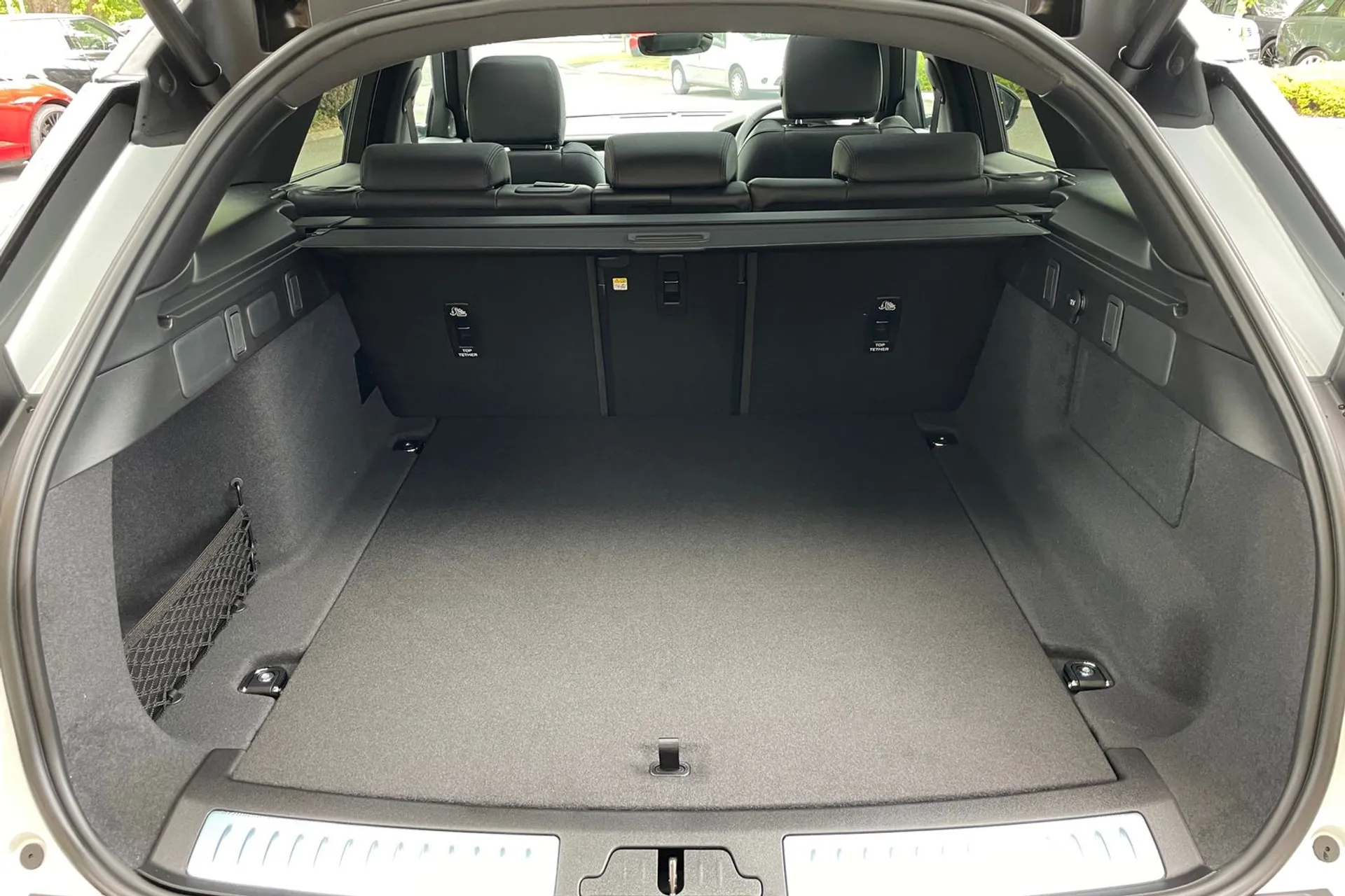 LAND ROVER RANGE ROVER VELAR thumbnail image number 41