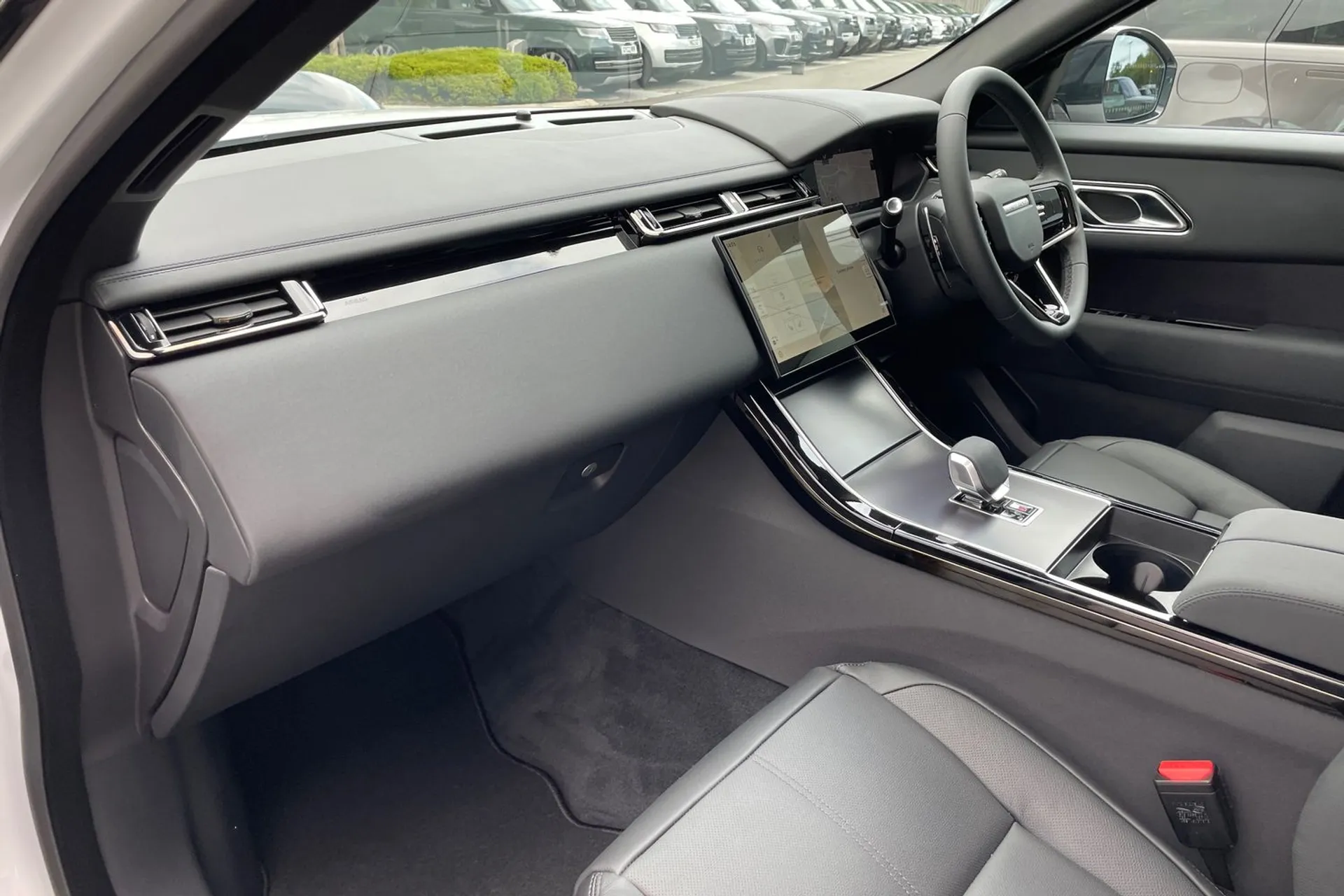 LAND ROVER RANGE ROVER VELAR thumbnail image number 50