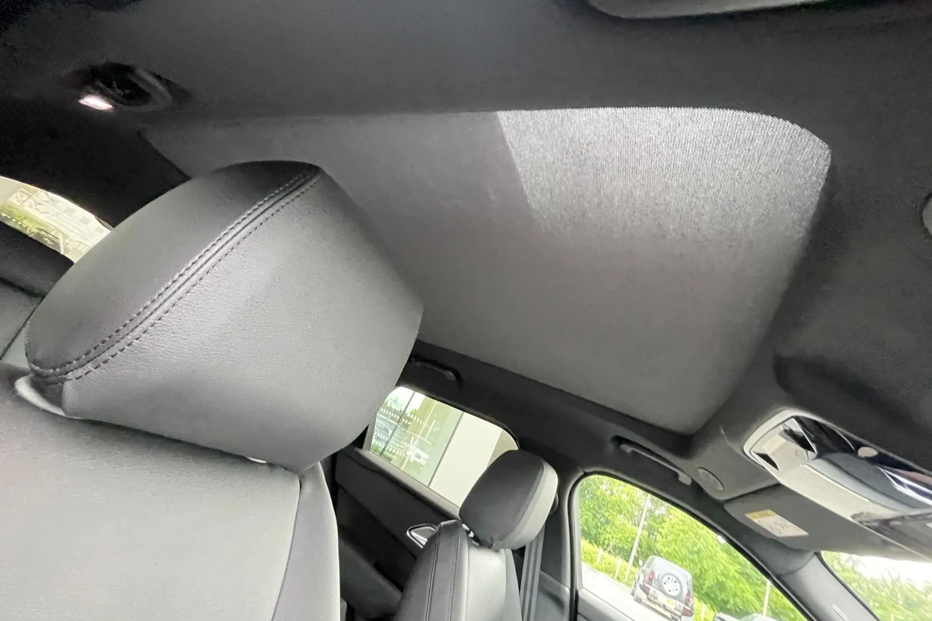 LAND ROVER RANGE ROVER VELAR thumbnail image number 37