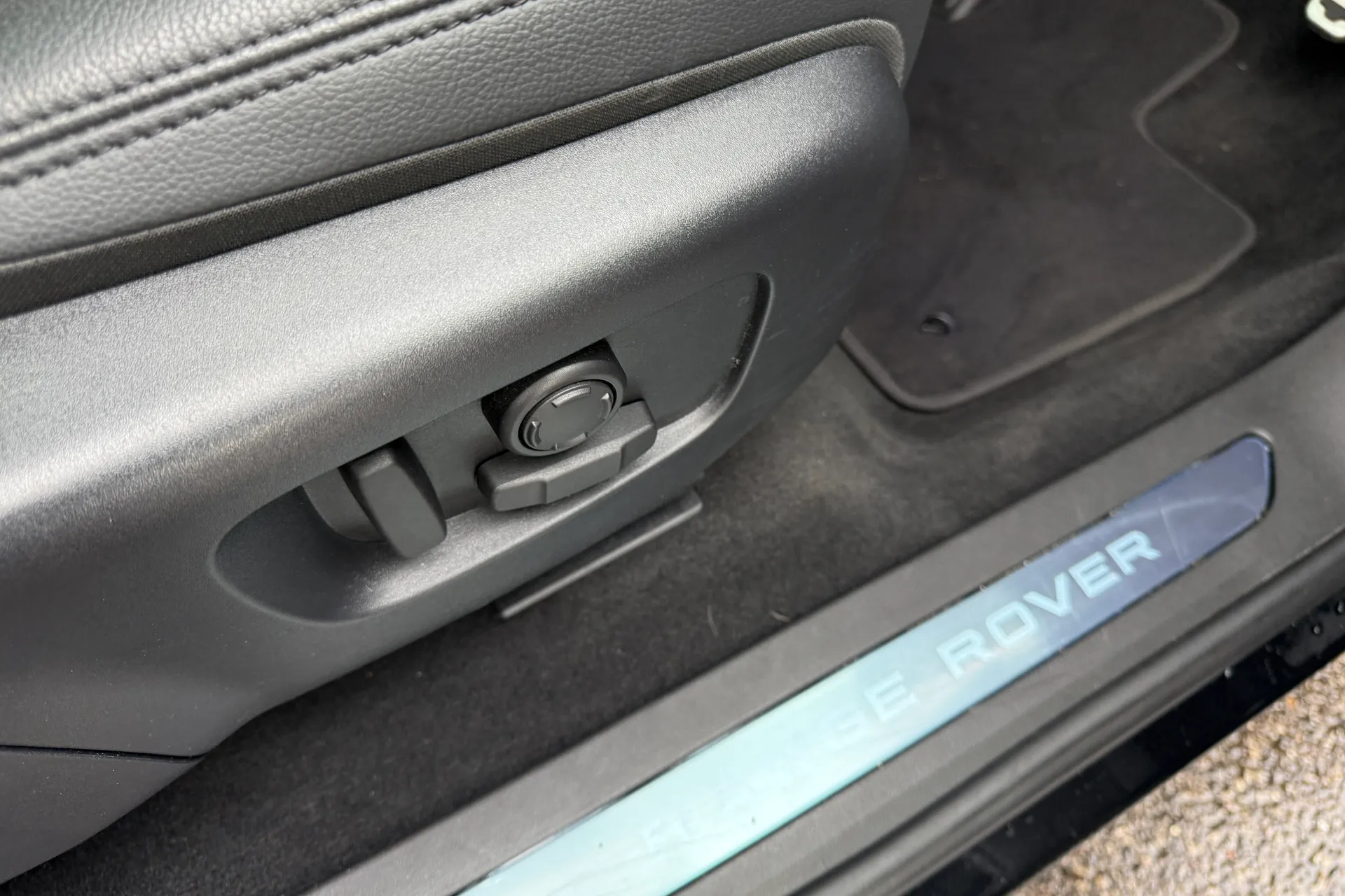 LAND ROVER RANGE ROVER EVOQUE thumbnail image number 38