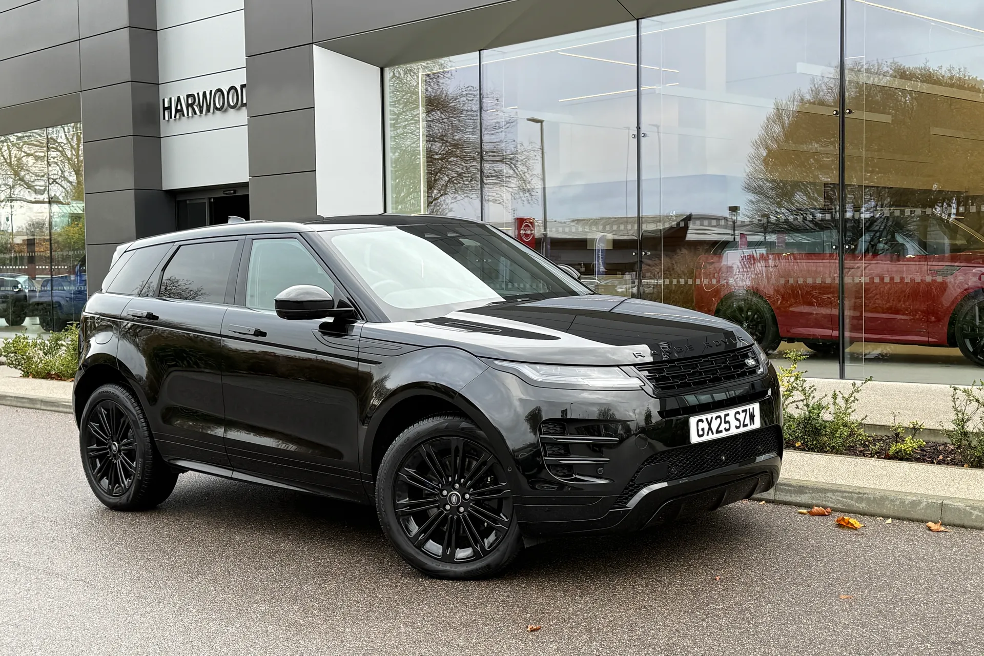 LAND ROVER RANGE ROVER EVOQUE focused image