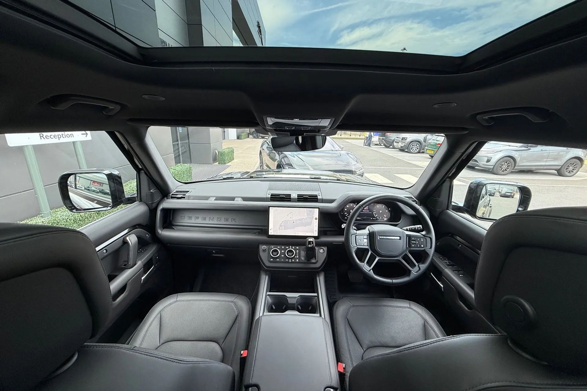 LAND ROVER Defender 110 thumbnail image number 3