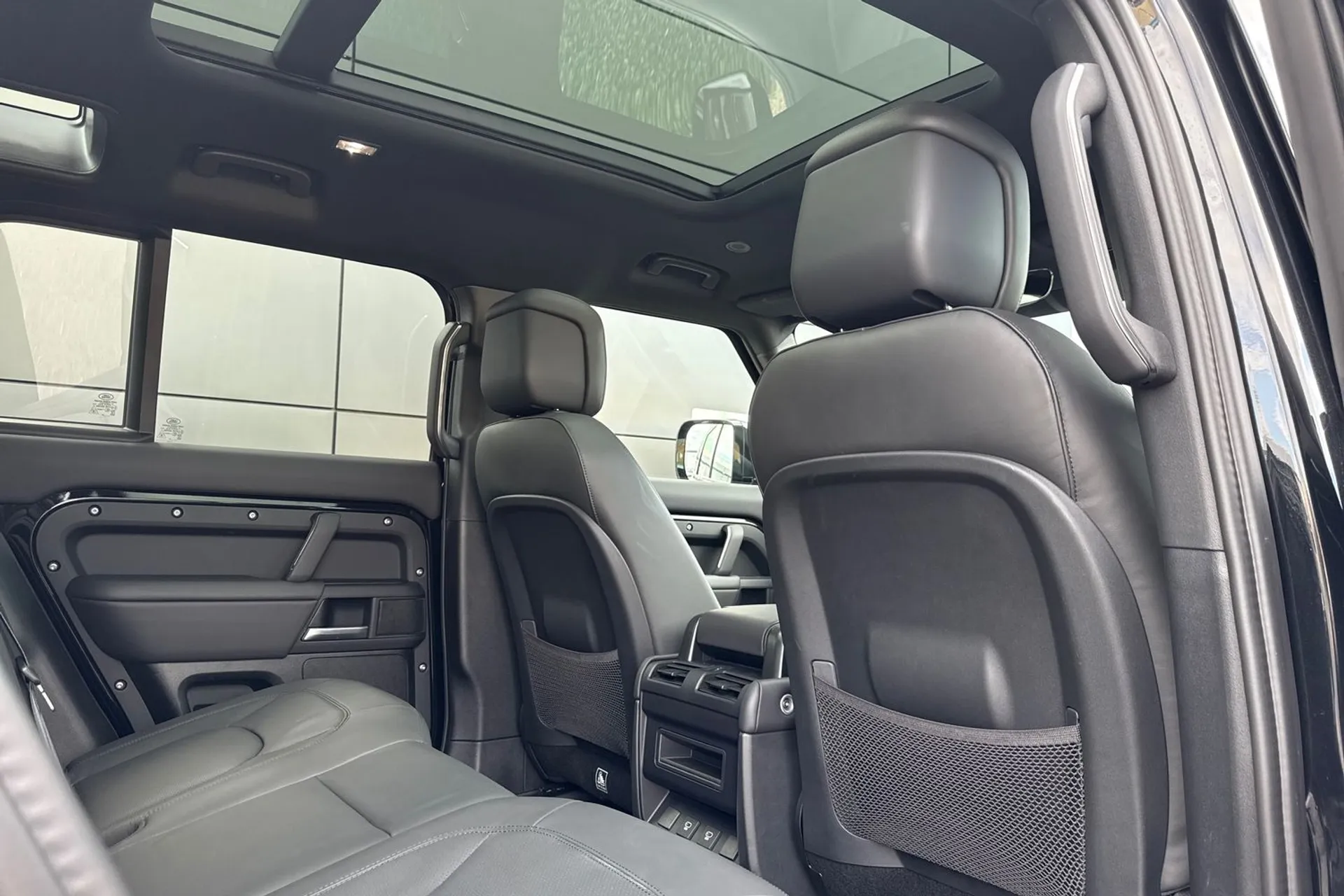 LAND ROVER Defender 110 thumbnail image number 38