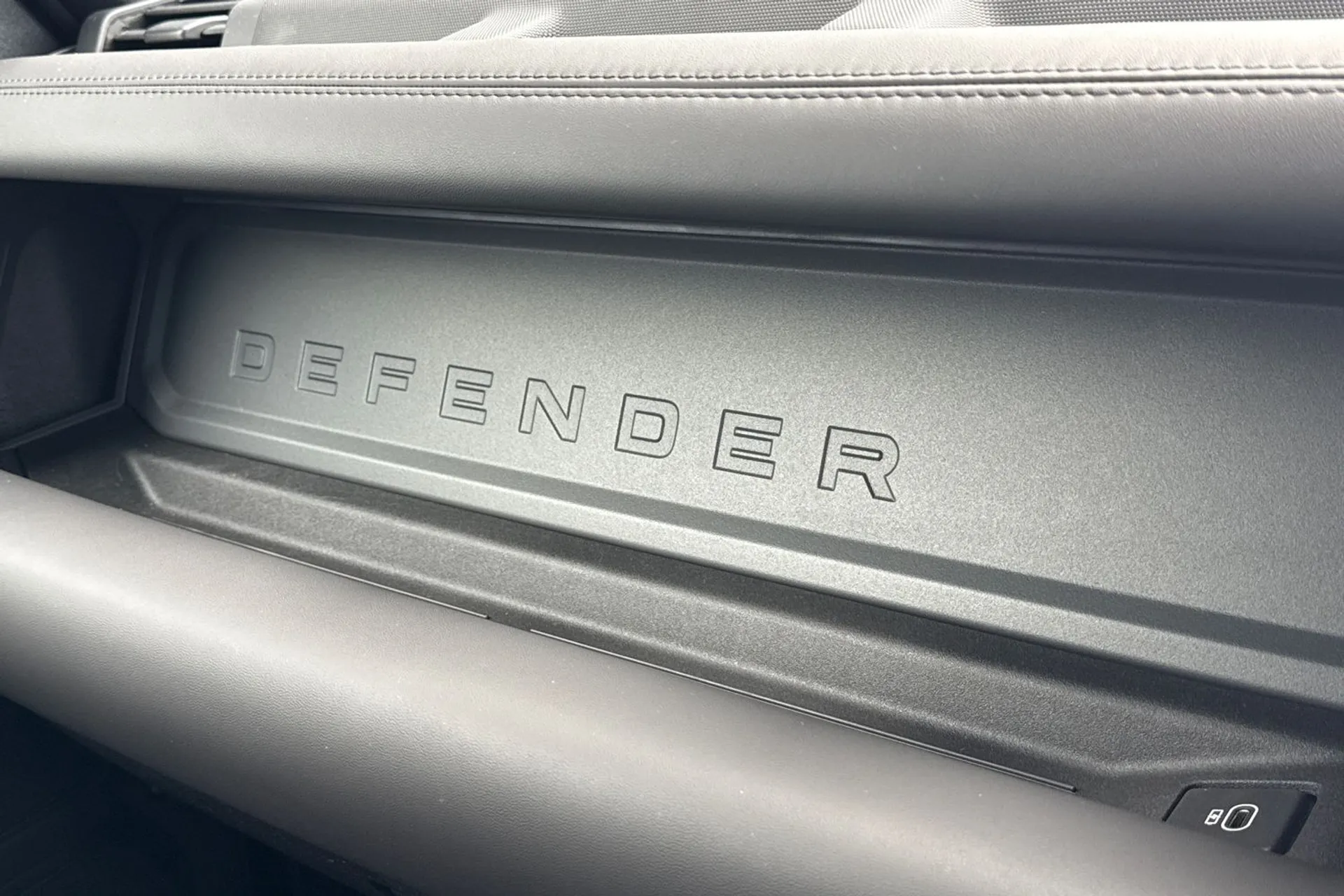 LAND ROVER Defender 110 thumbnail image number 62