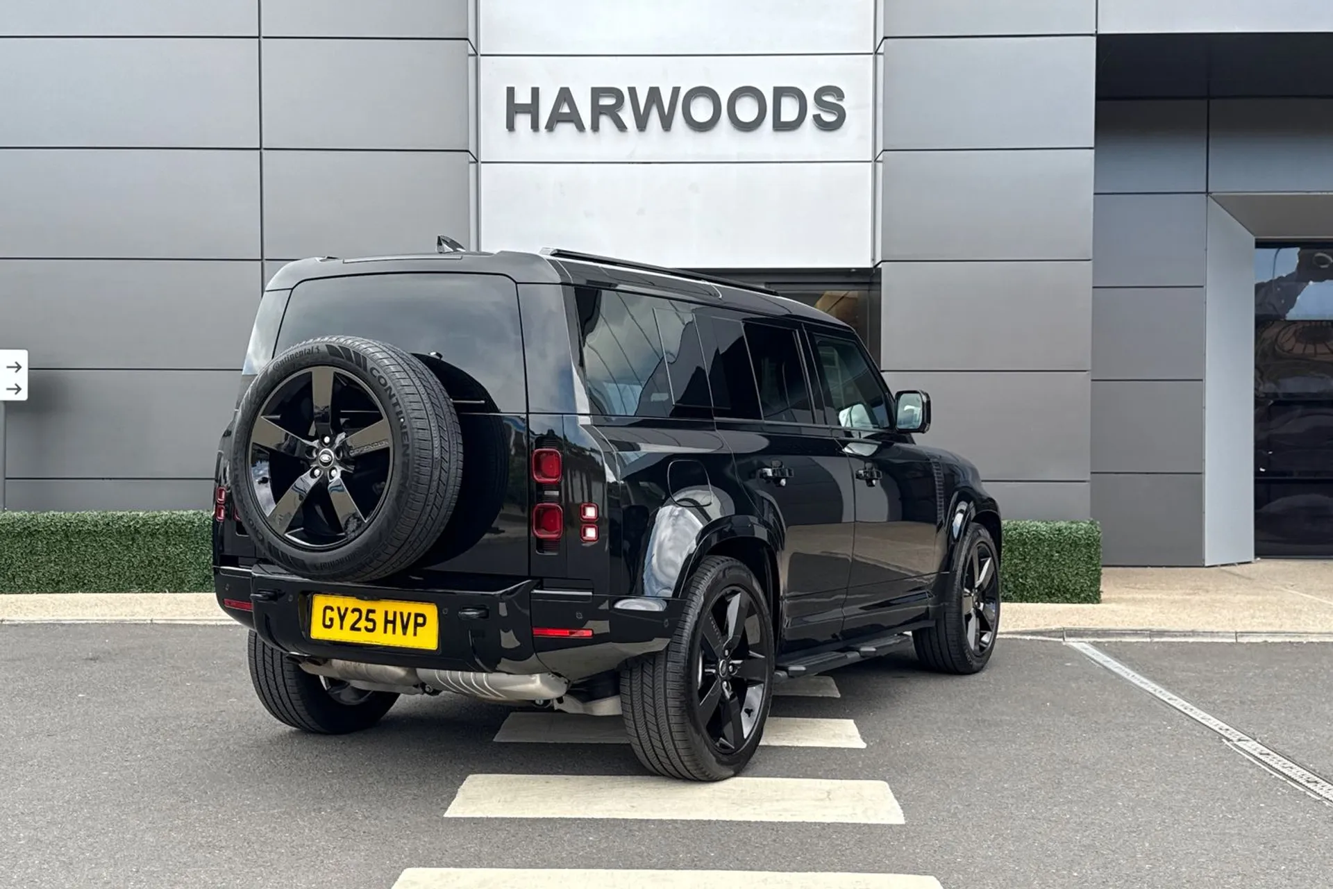 LAND ROVER Defender 110 thumbnail image number 6