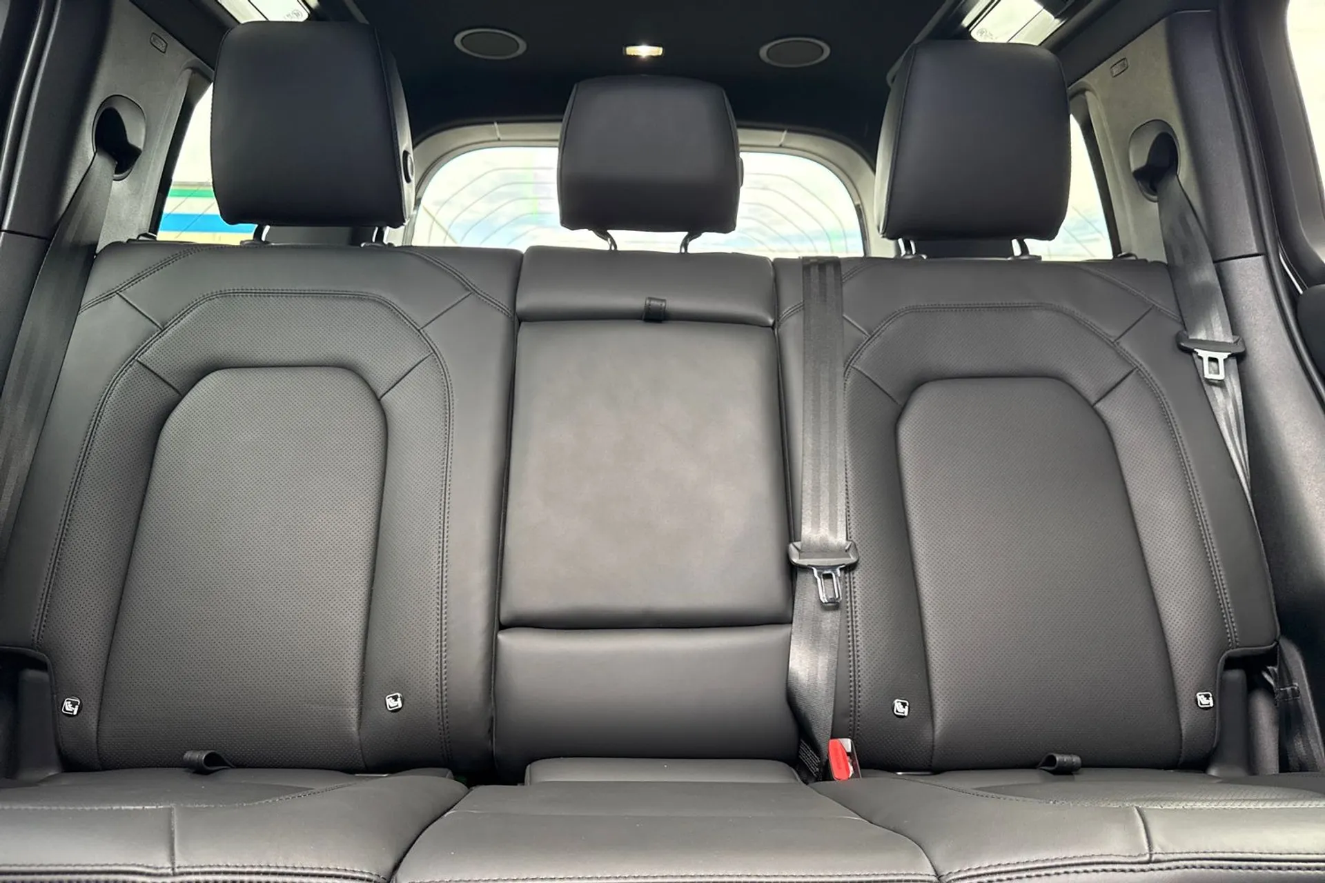 LAND ROVER Defender 110 thumbnail image number 43