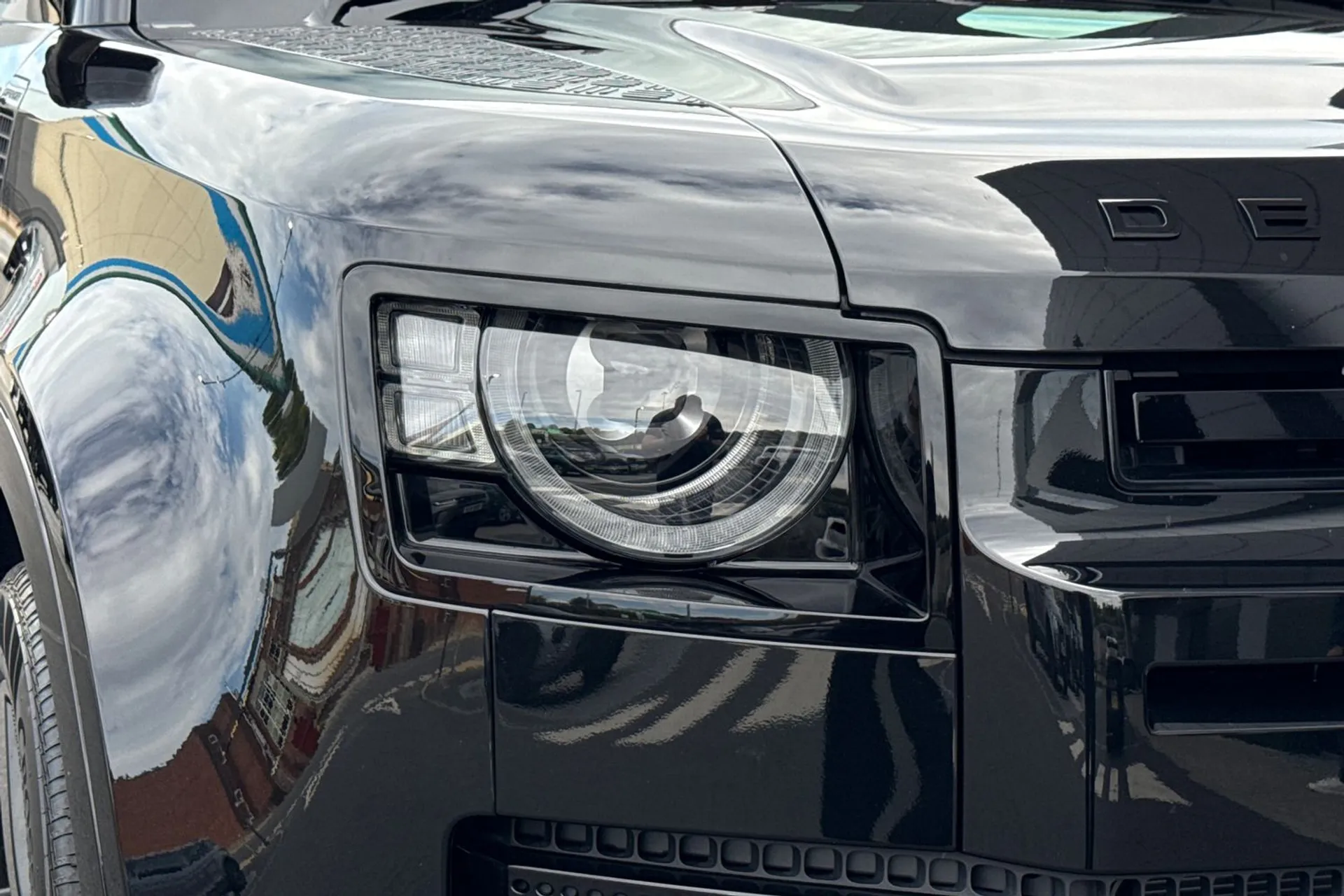 LAND ROVER Defender 110 thumbnail image number 34