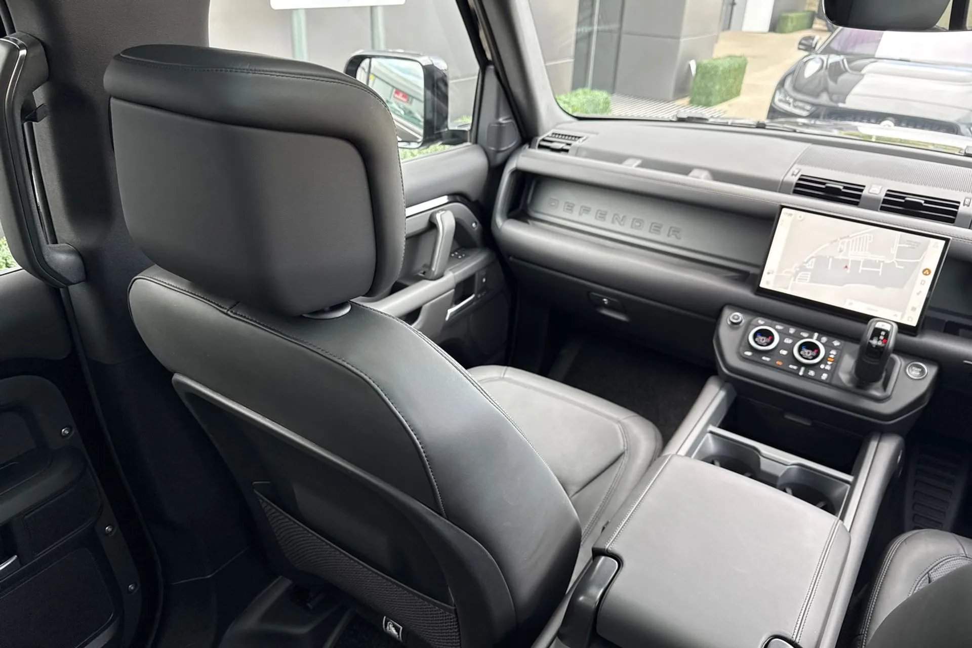 LAND ROVER Defender 110 thumbnail image number 44