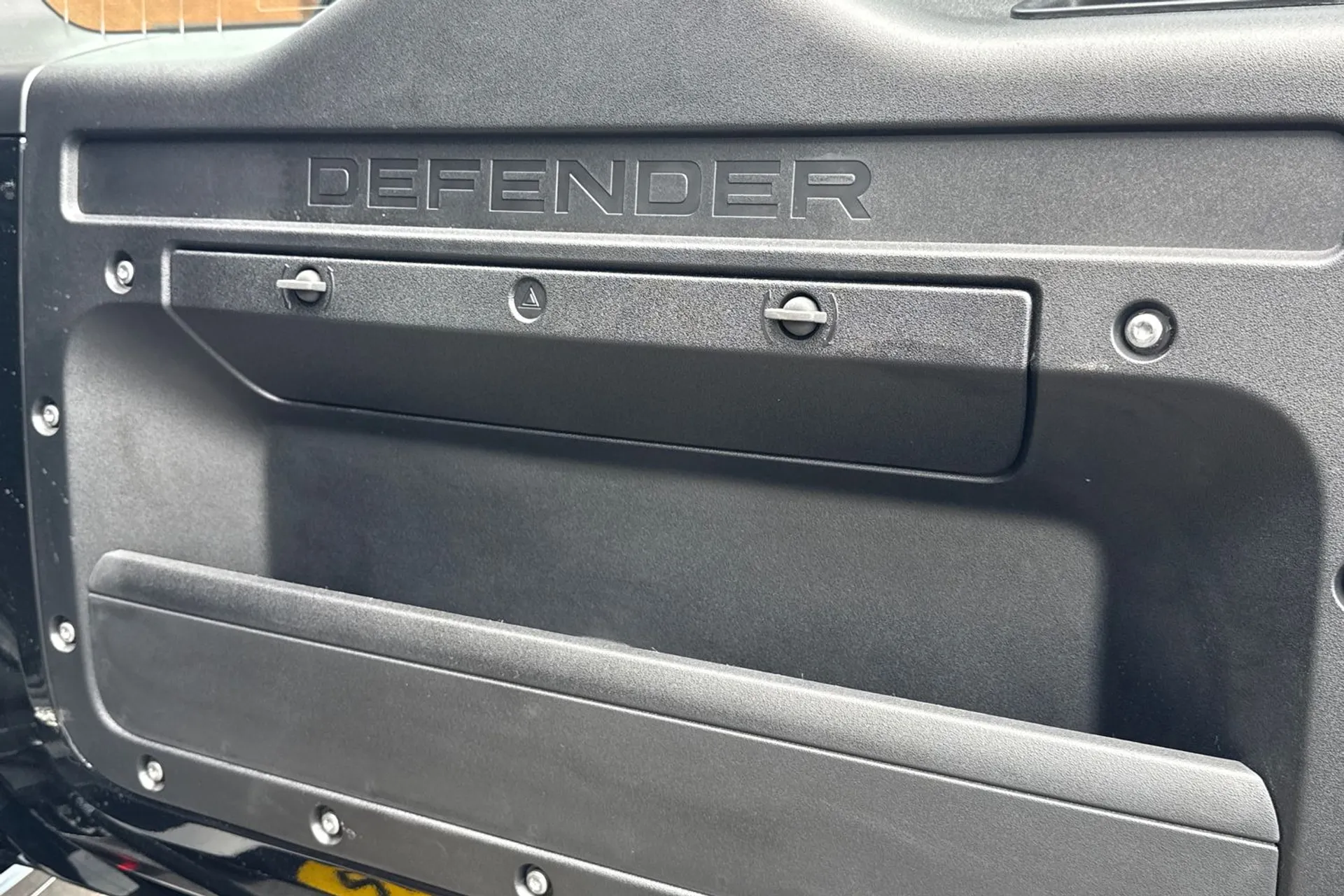 LAND ROVER Defender 110 thumbnail image number 36