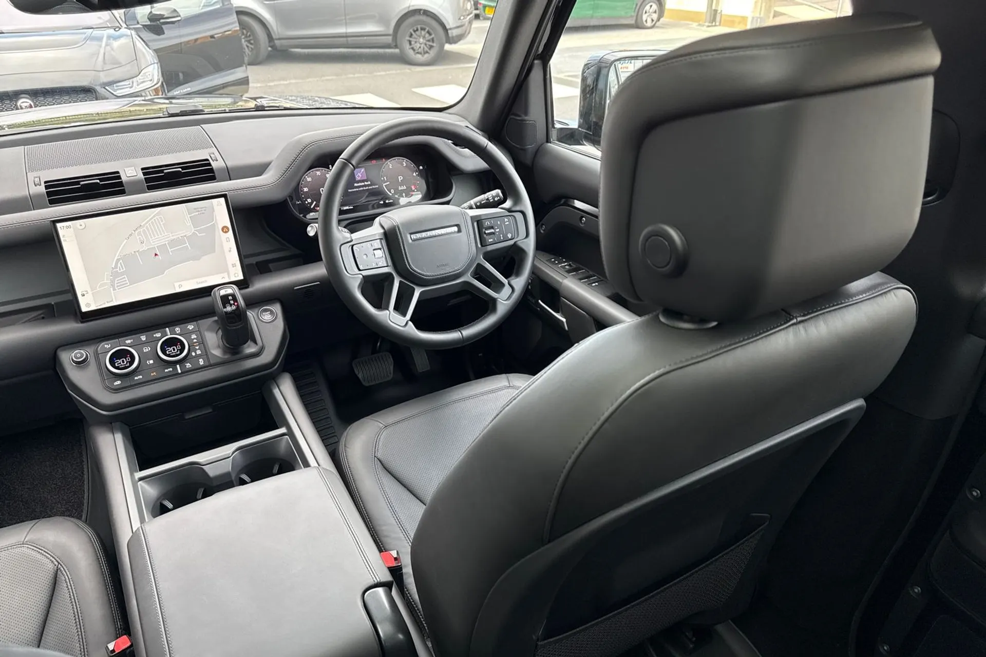 LAND ROVER Defender 110 thumbnail image number 45