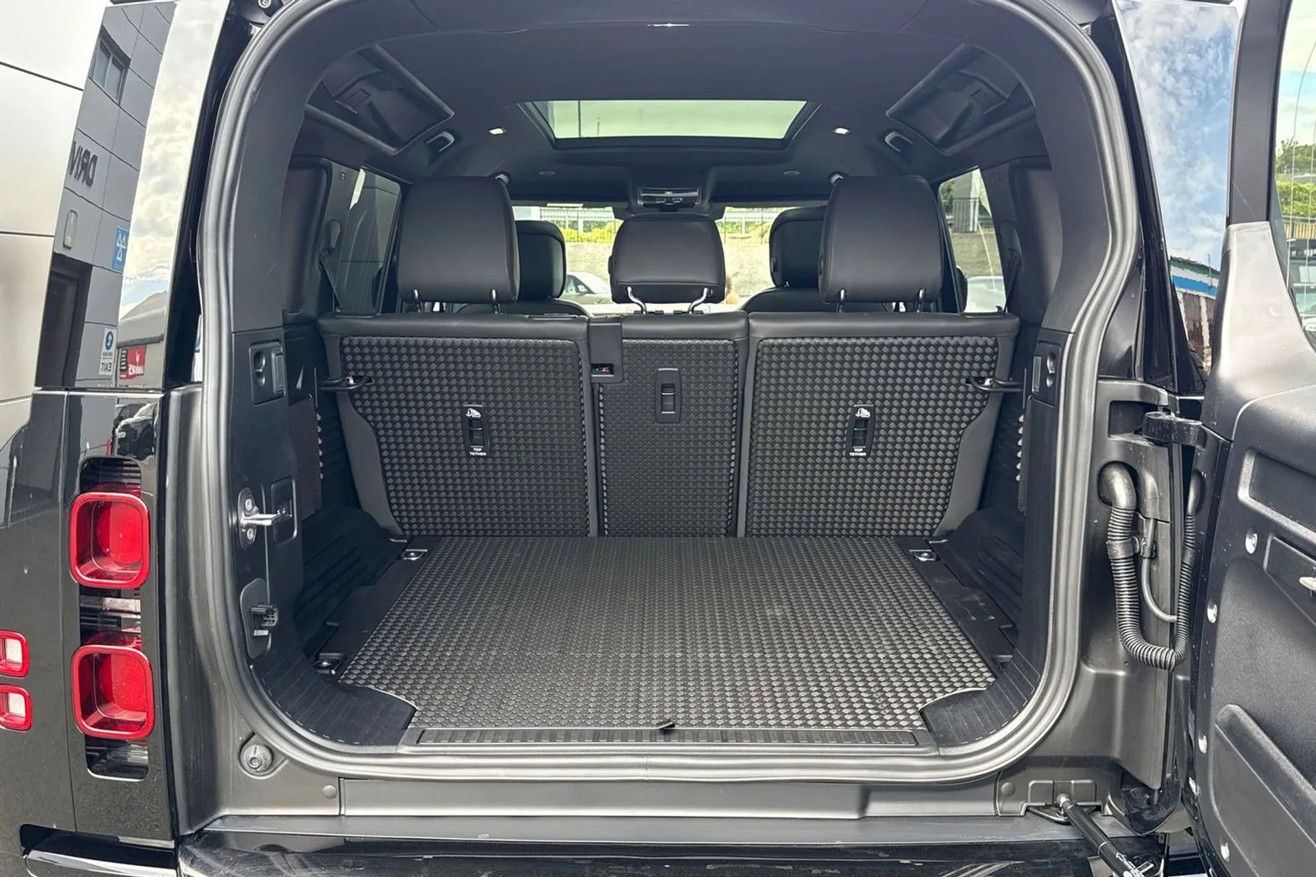 LAND ROVER Defender 110 thumbnail image number 35