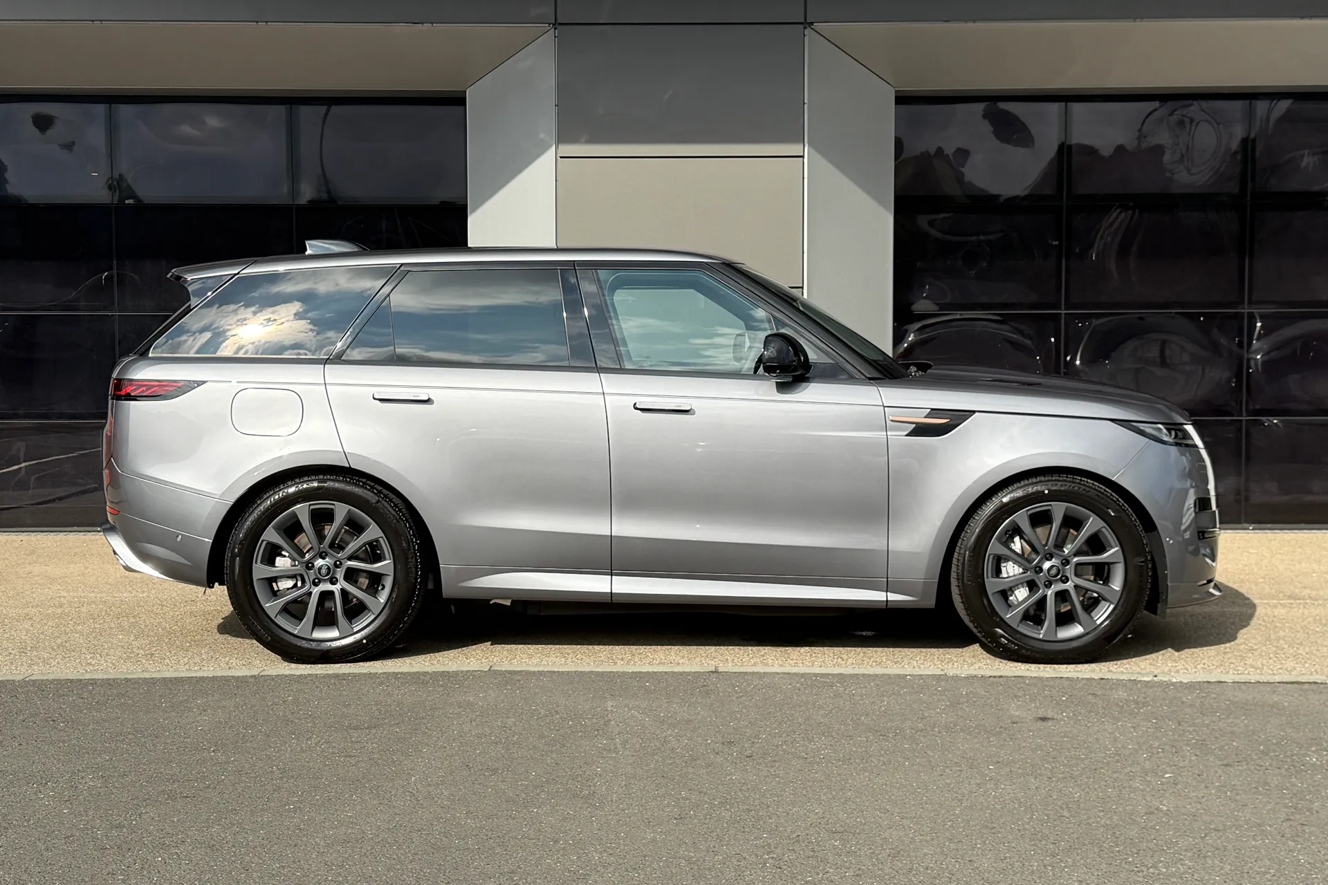 LAND ROVER RANGE ROVER SPORT thumbnail image number 2