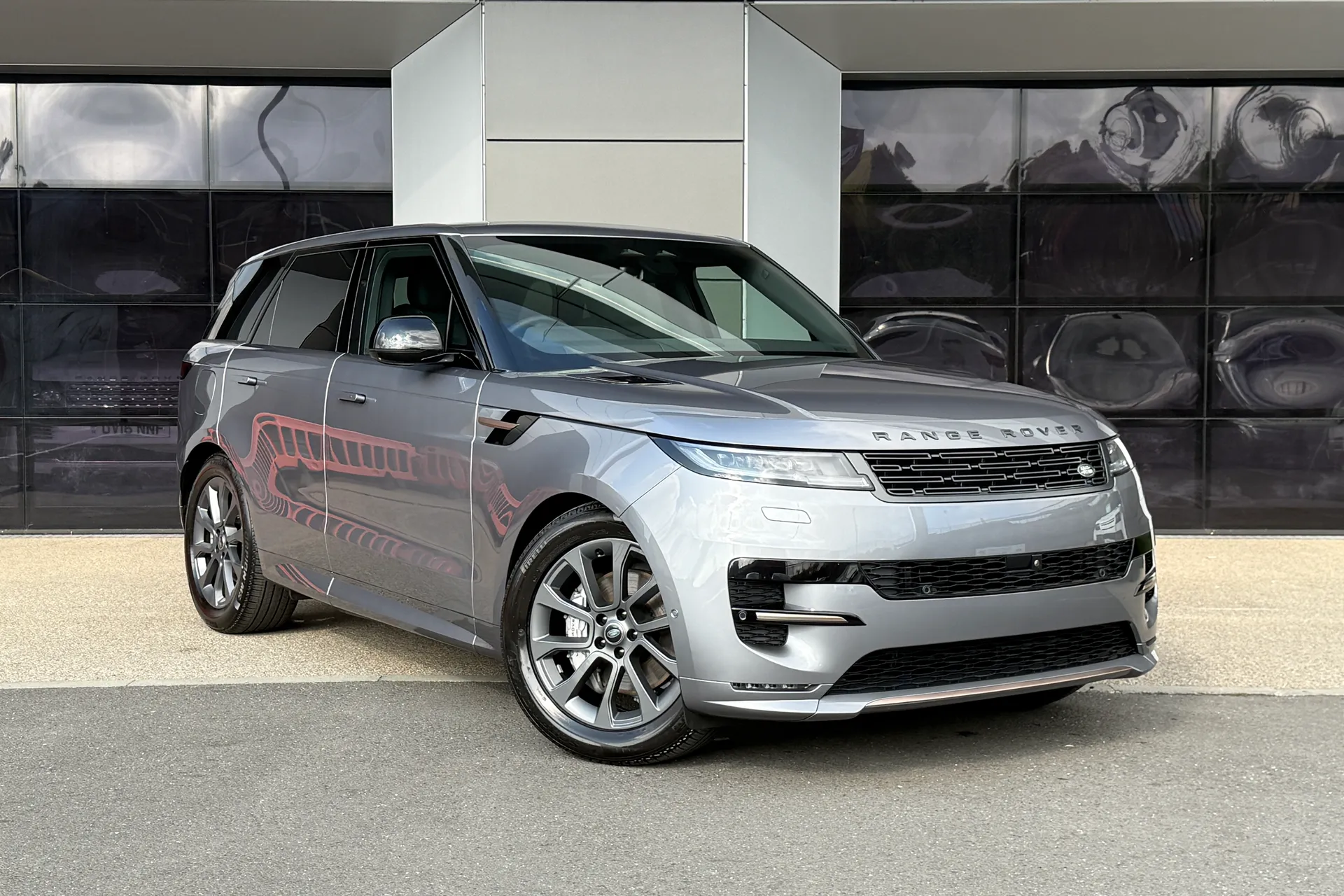 LAND ROVER RANGE ROVER SPORT focused image