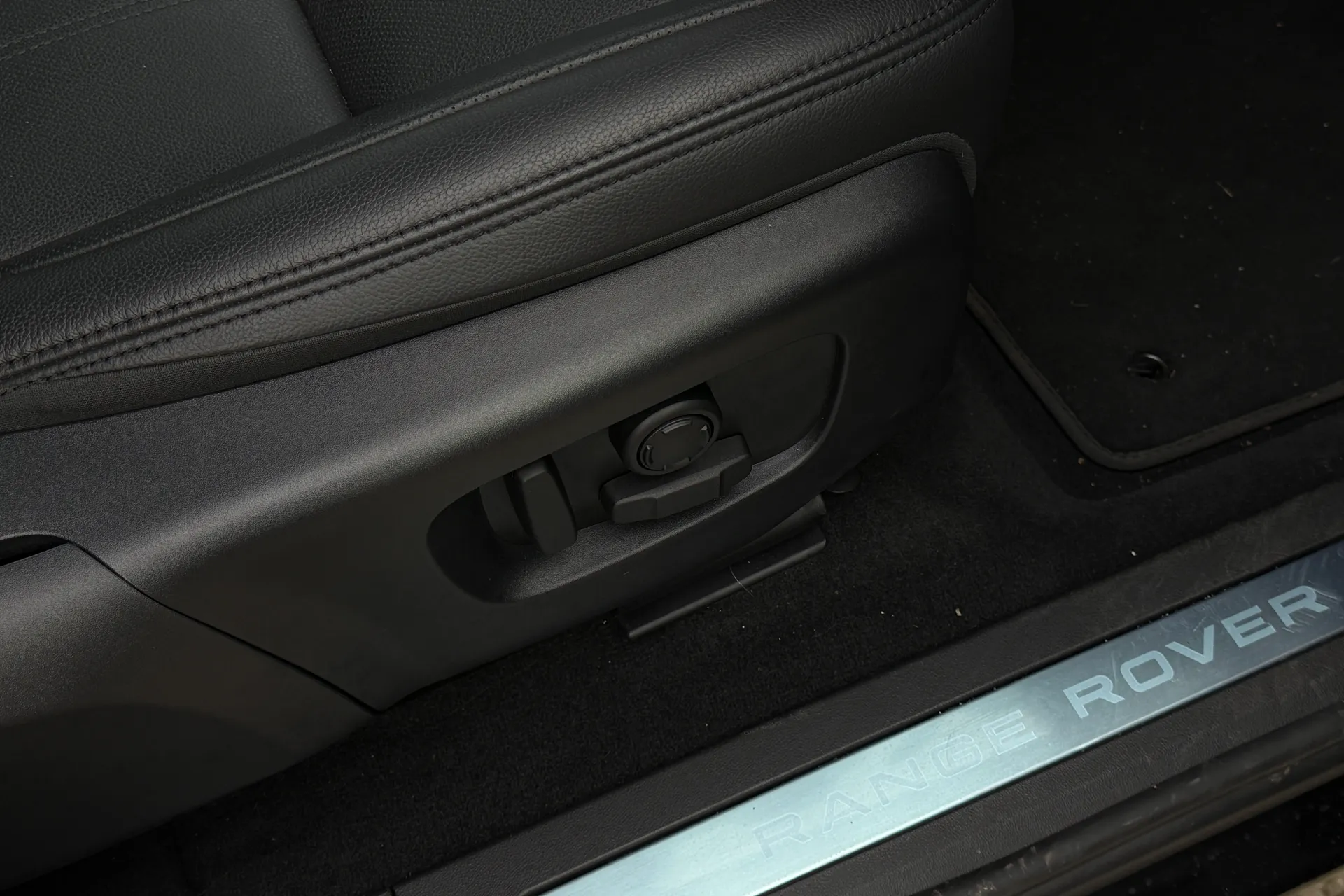 LAND ROVER RANGE ROVER EVOQUE thumbnail image number 21