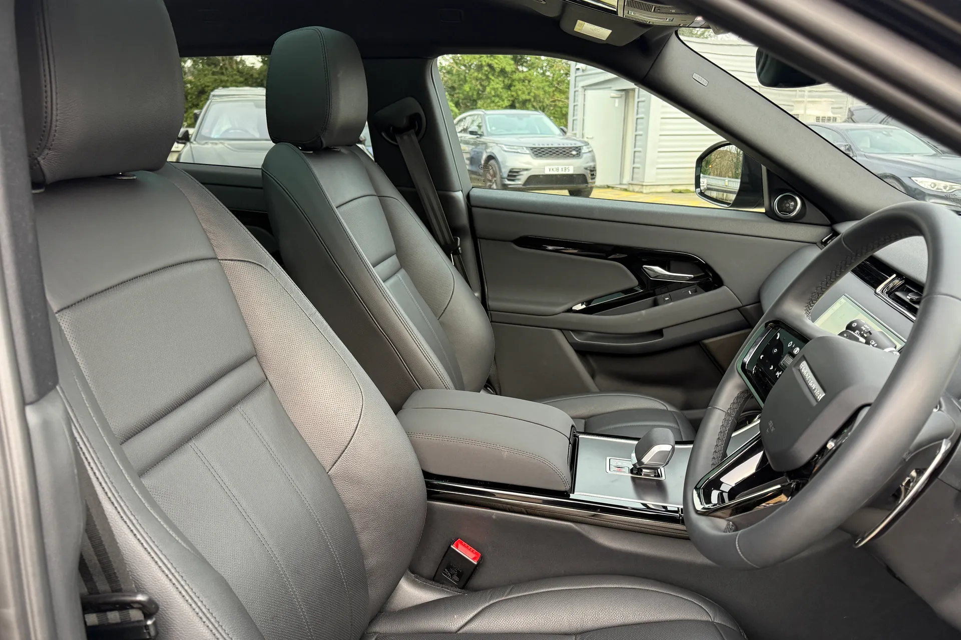 LAND ROVER RANGE ROVER EVOQUE thumbnail image number 23