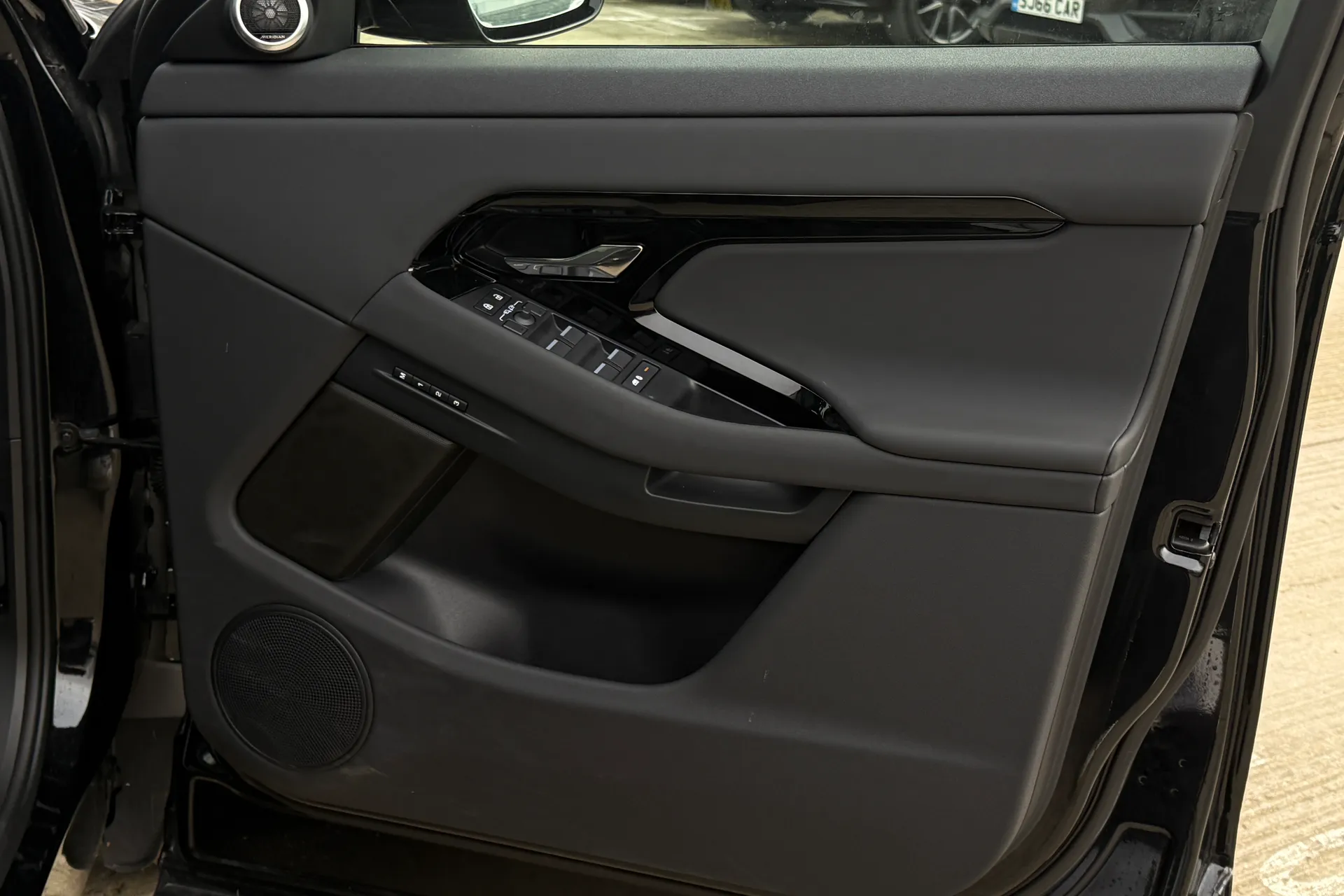 LAND ROVER RANGE ROVER EVOQUE thumbnail image number 20