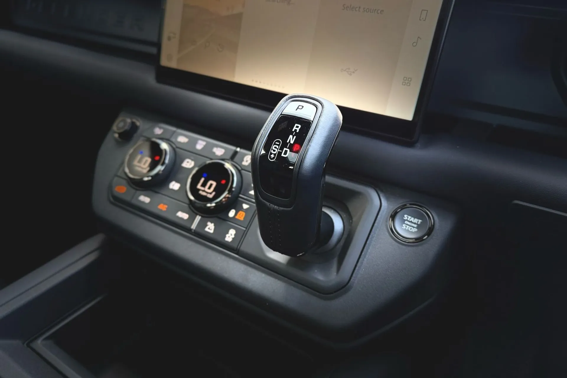 LAND ROVER DEFENDER thumbnail image number 35