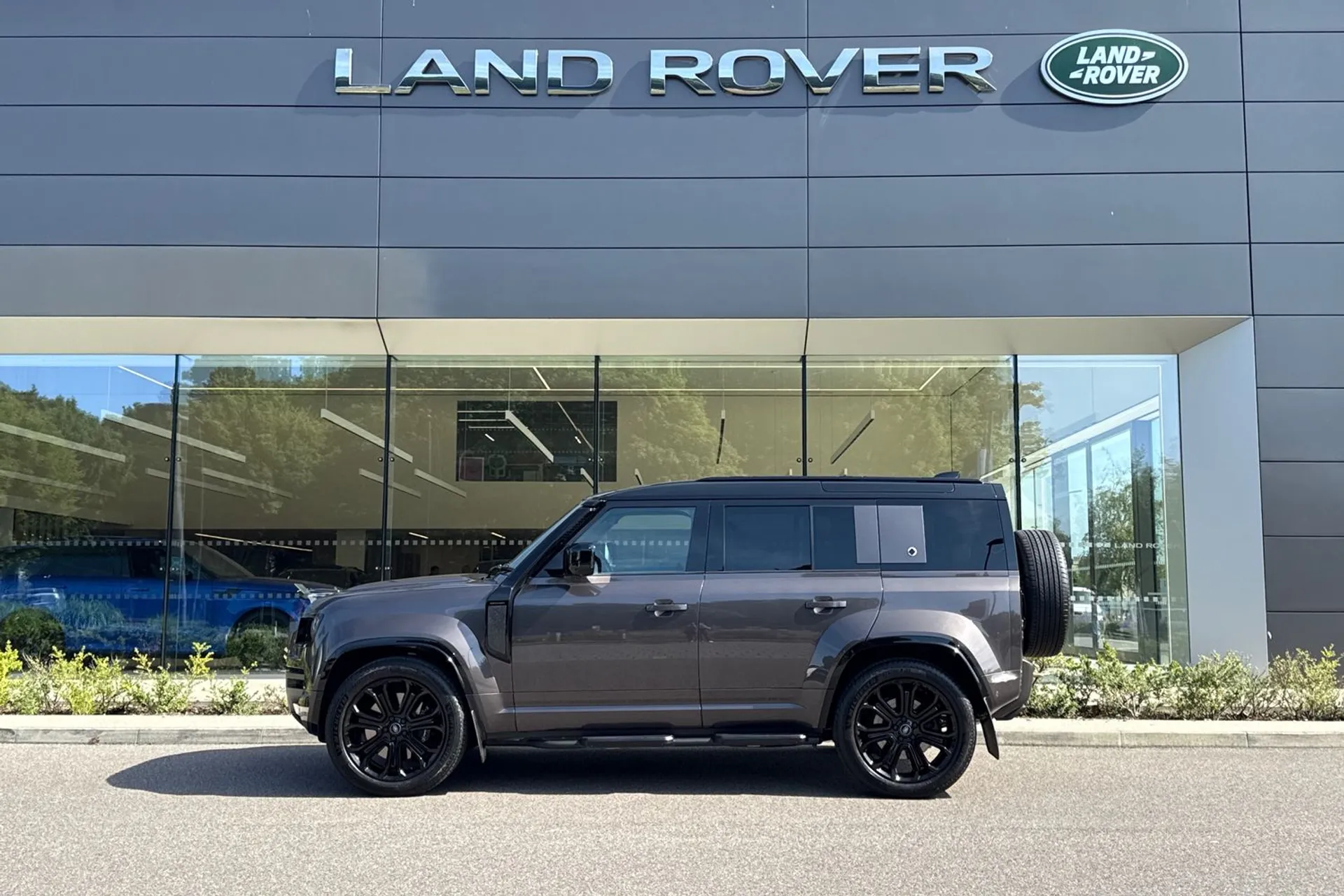 LAND ROVER DEFENDER thumbnail image number 9