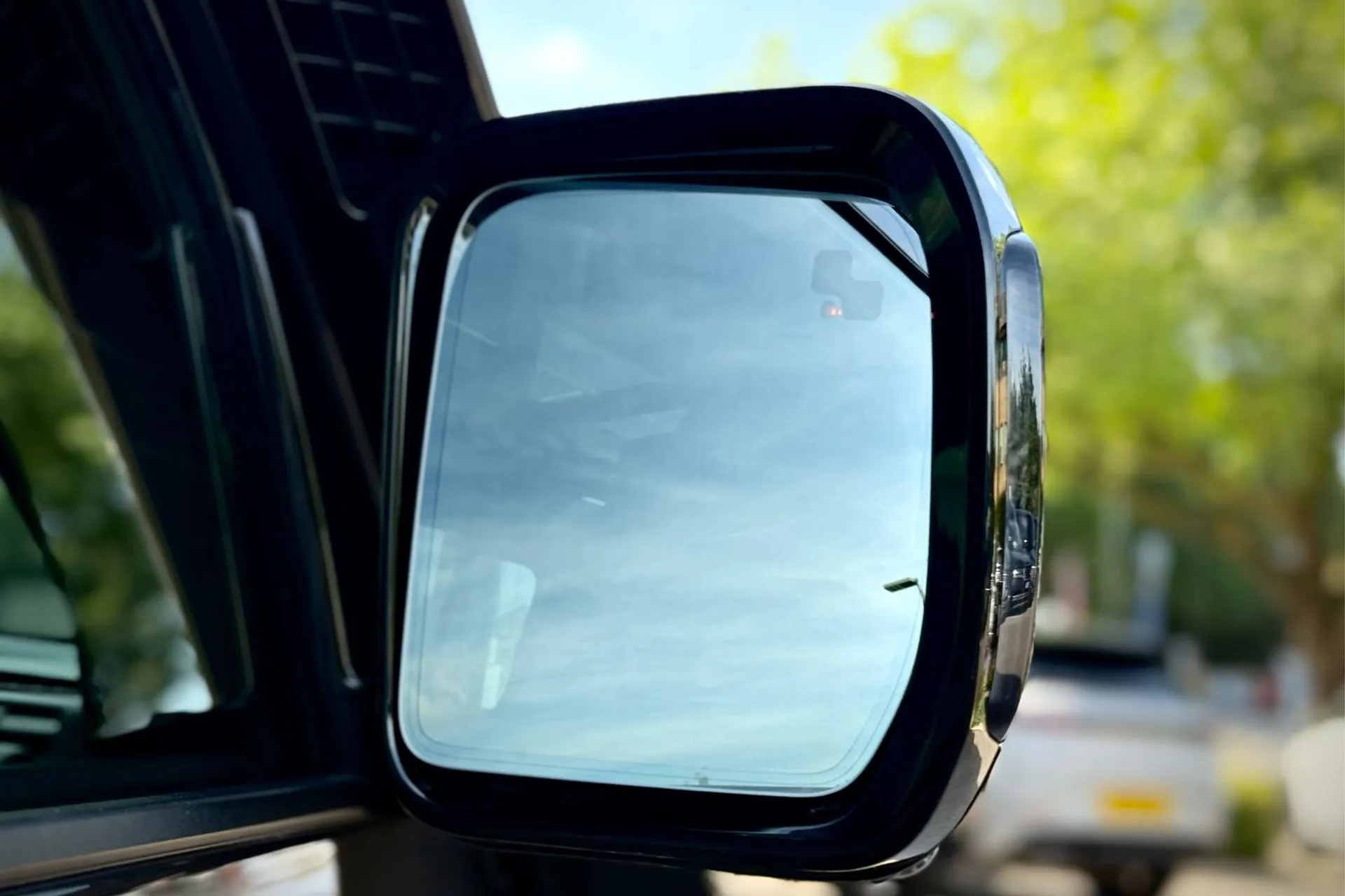 LAND ROVER DEFENDER thumbnail image number 16