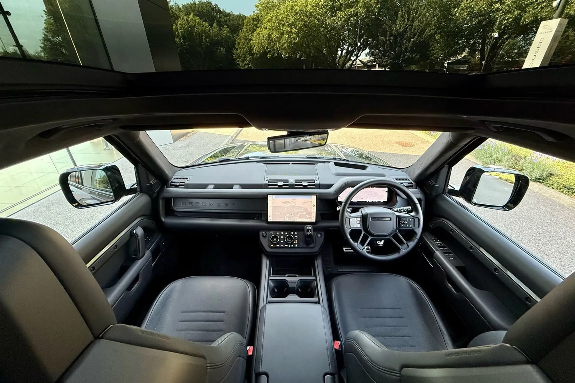 LAND ROVER DEFENDER thumbnail image number 3