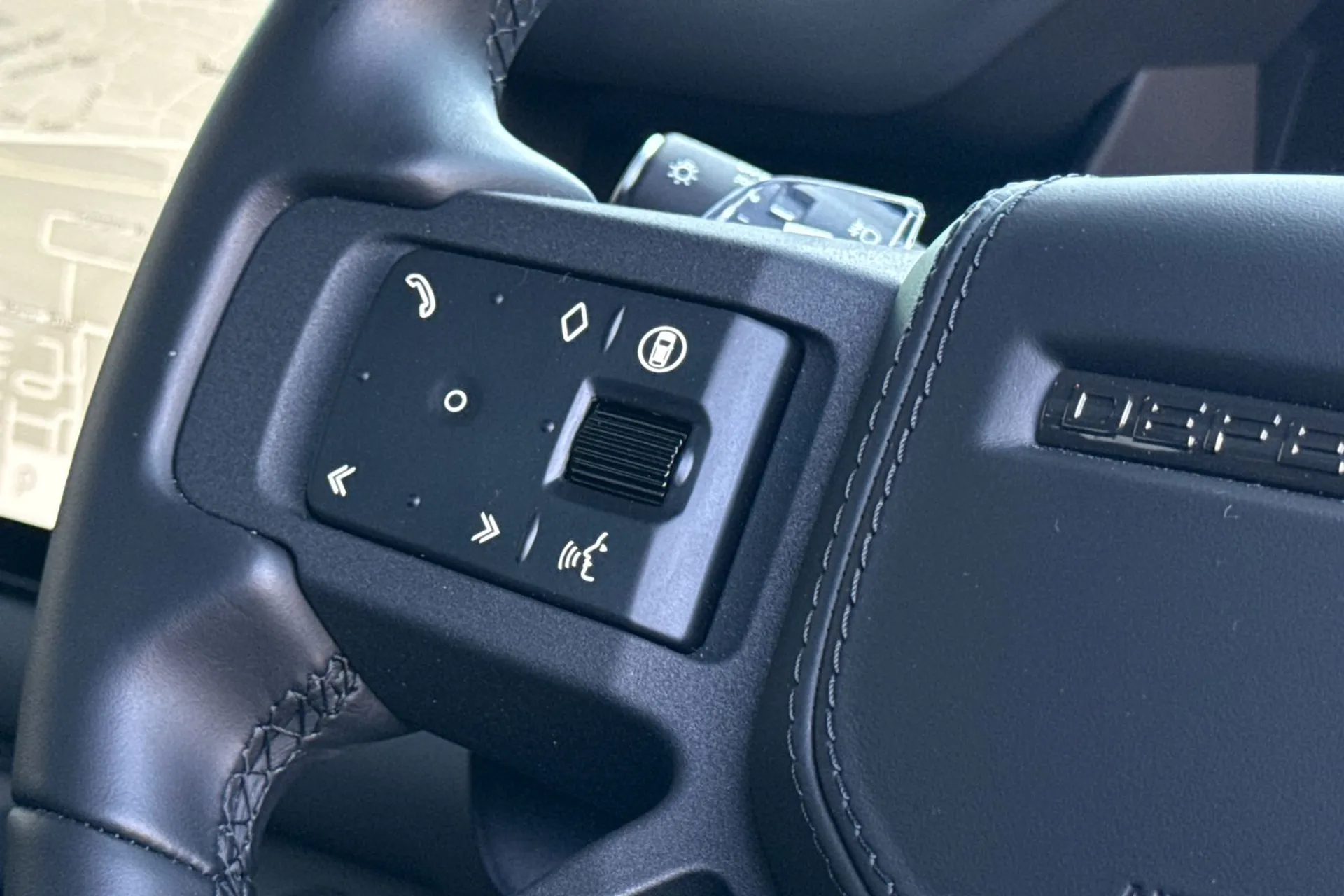 LAND ROVER DEFENDER thumbnail image number 60