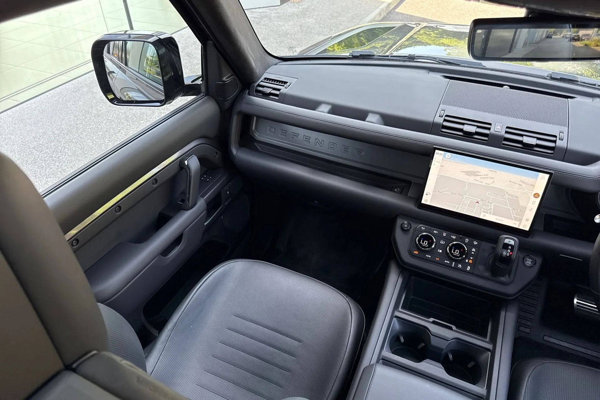 LAND ROVER DEFENDER thumbnail image number 34