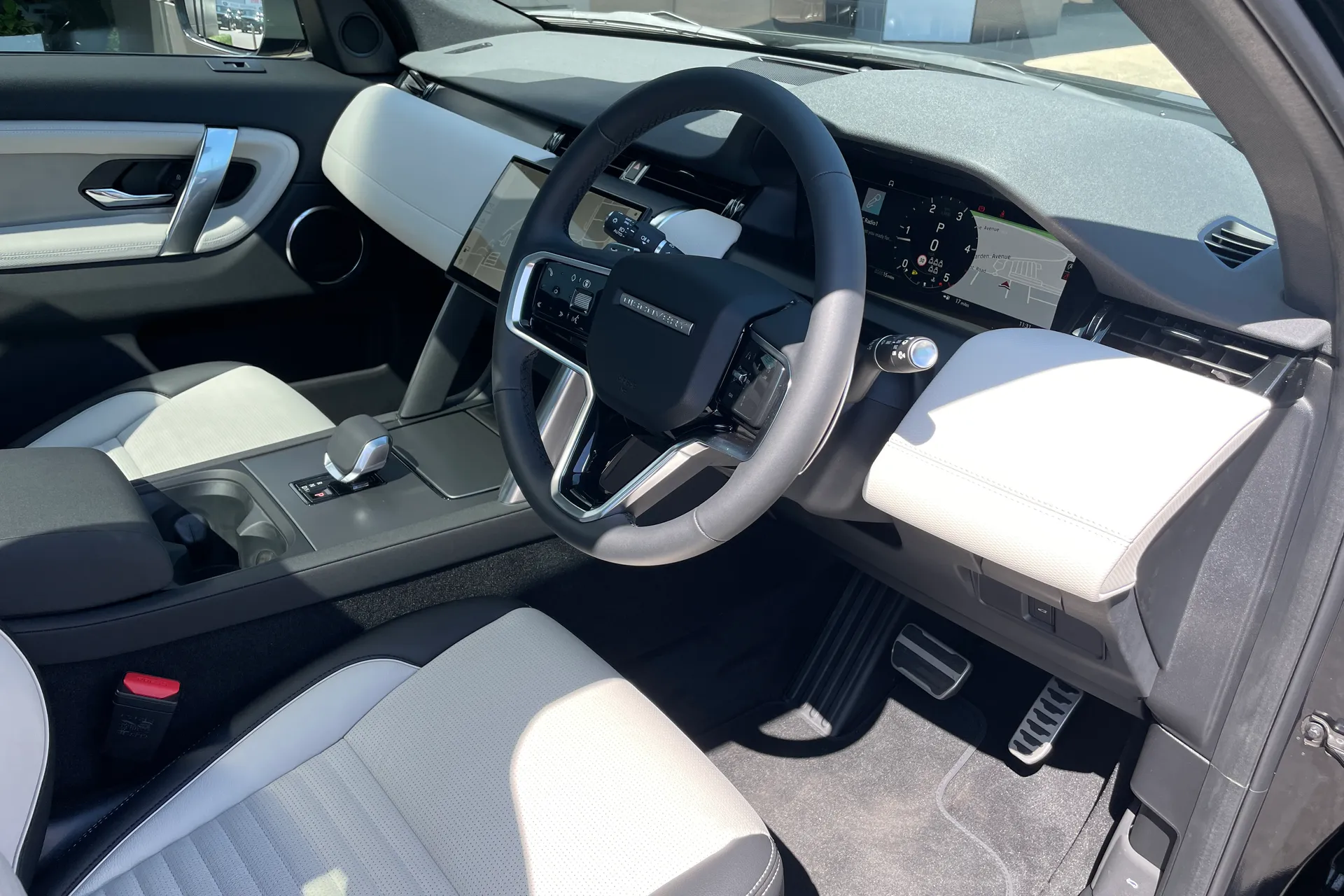 LAND ROVER DISCOVERY SPORT thumbnail image number 14