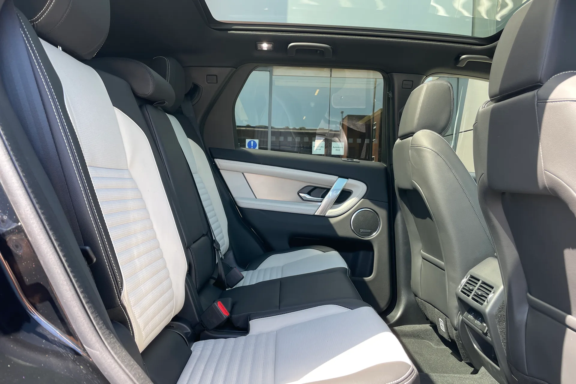 LAND ROVER DISCOVERY SPORT thumbnail image number 17