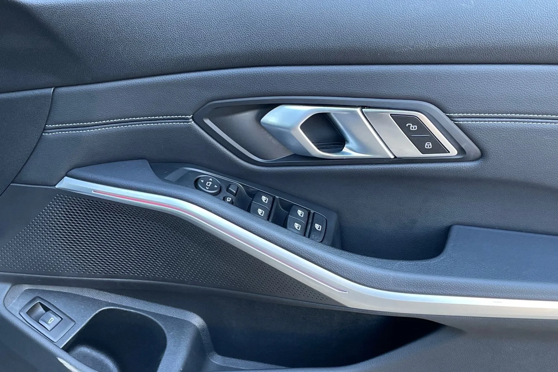 BMW 3 SERIES thumbnail image number 40