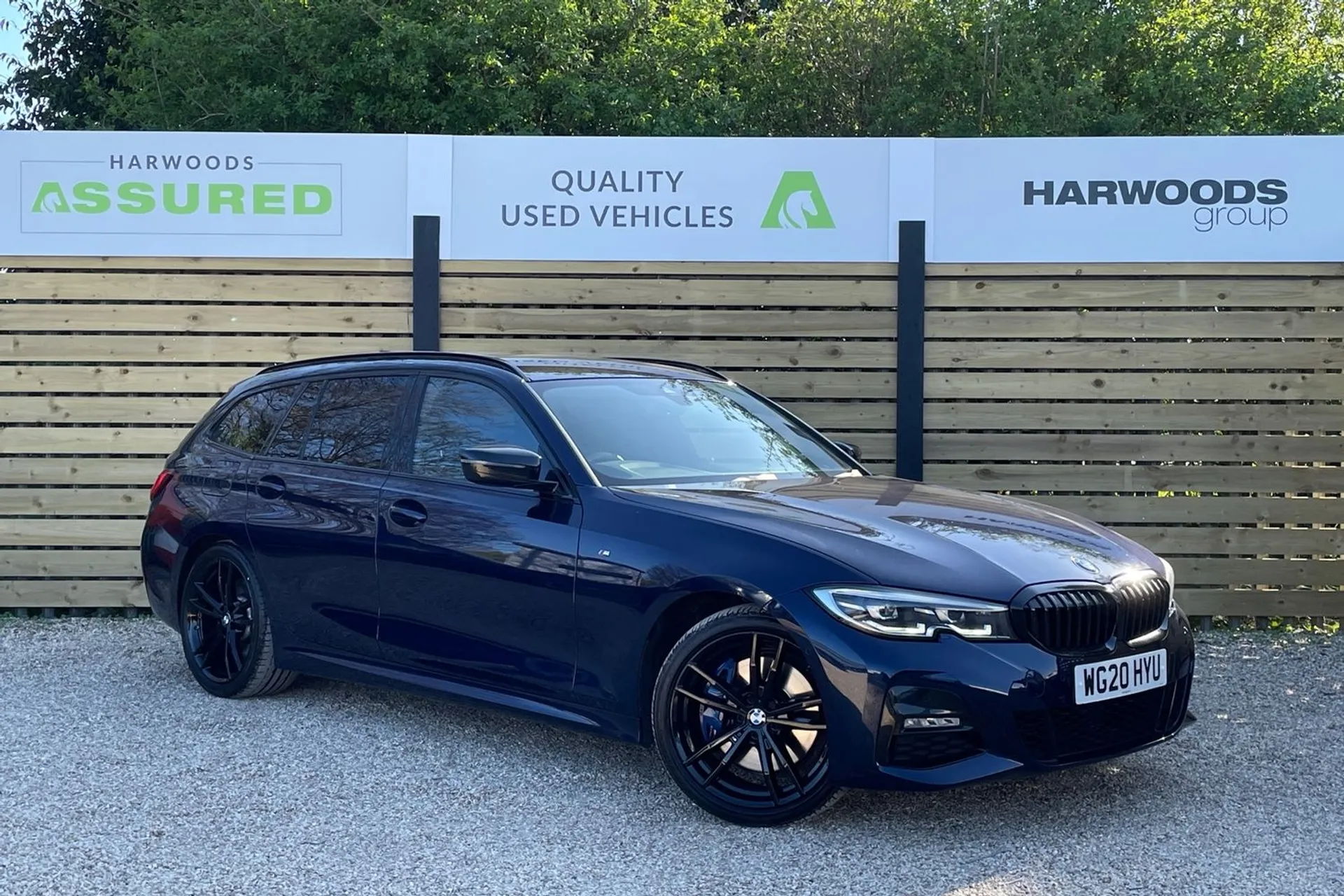 BMW 3 SERIES focused image