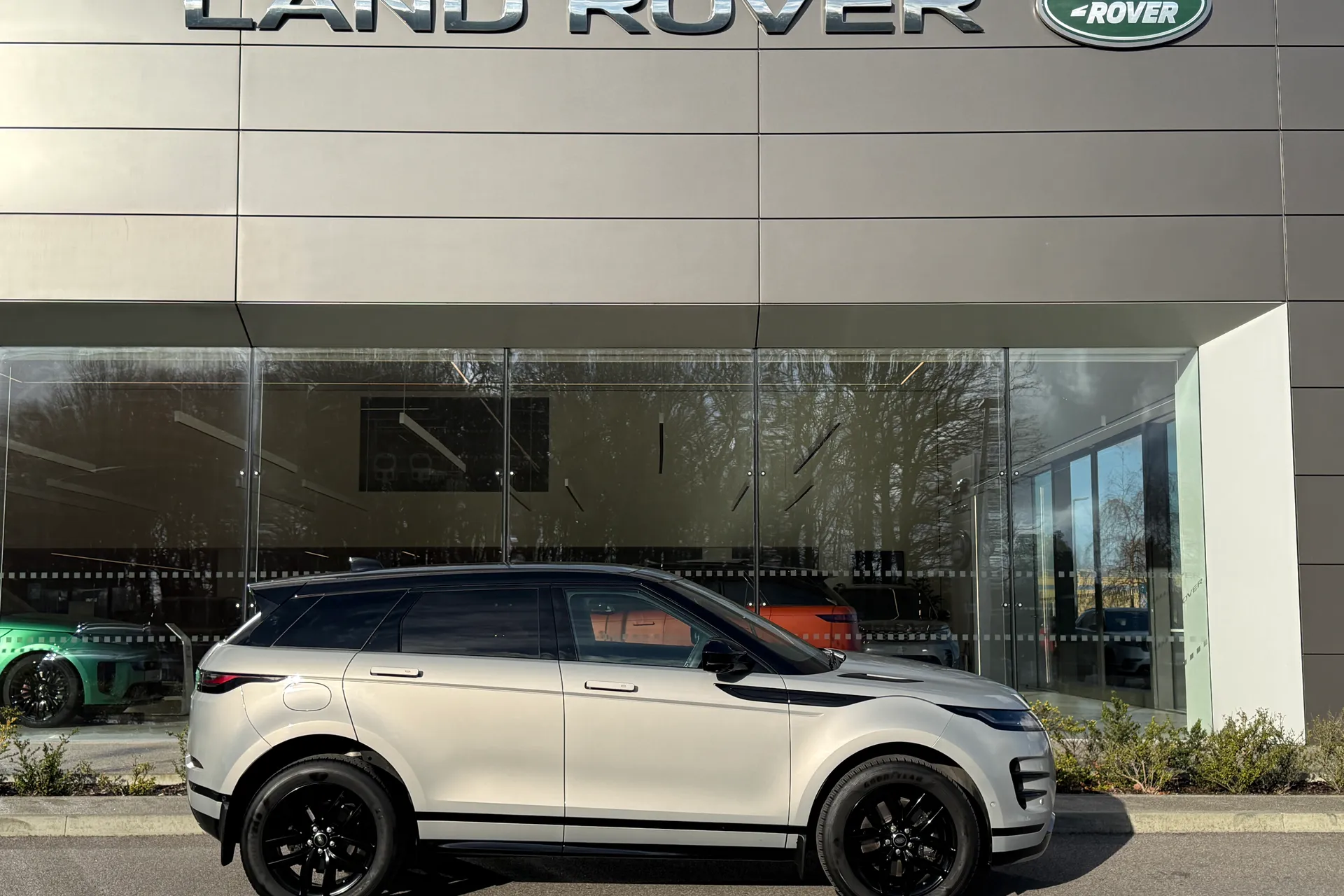 LAND ROVER RANGE ROVER EVOQUE thumbnail image number 2