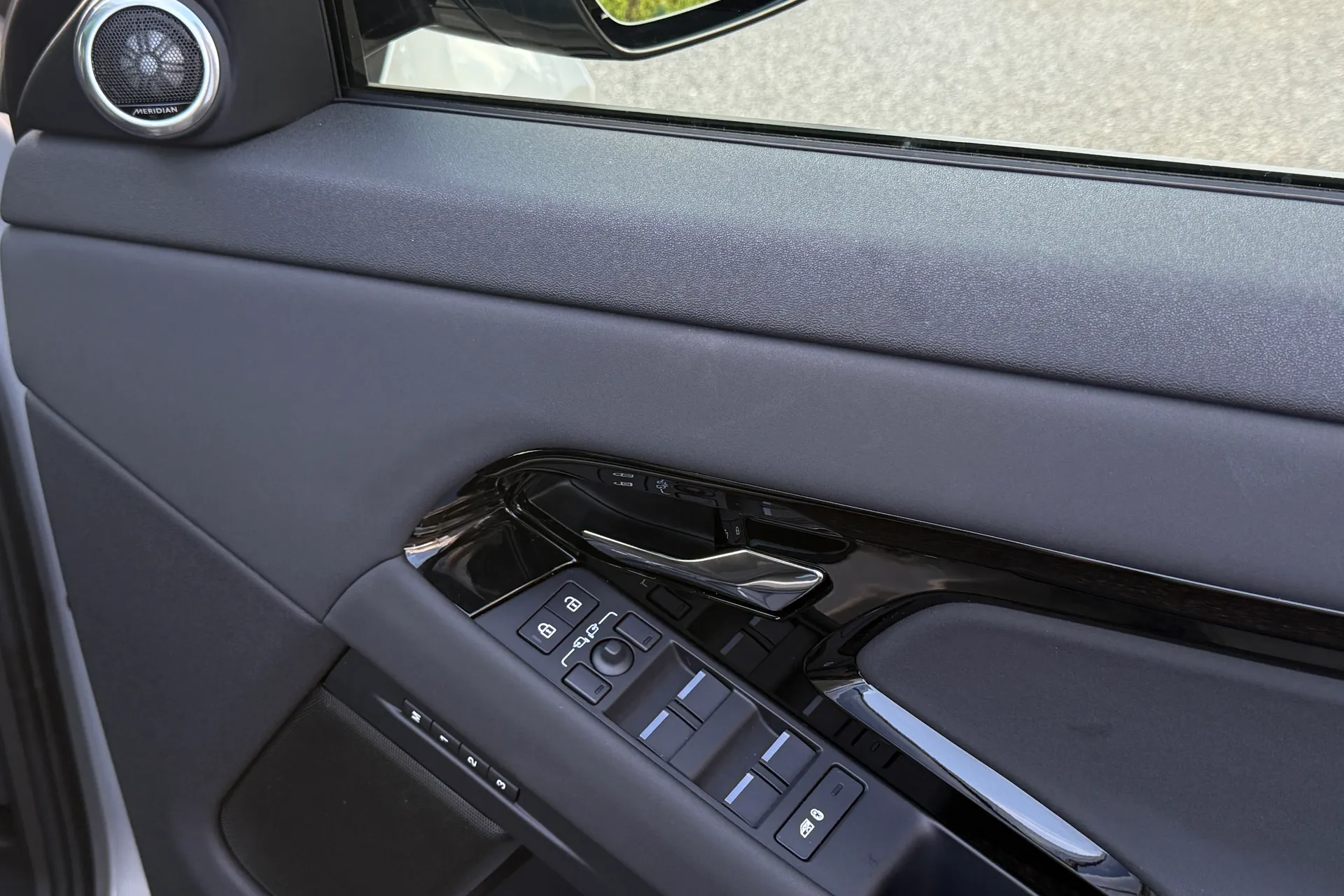 LAND ROVER RANGE ROVER EVOQUE thumbnail image number 28