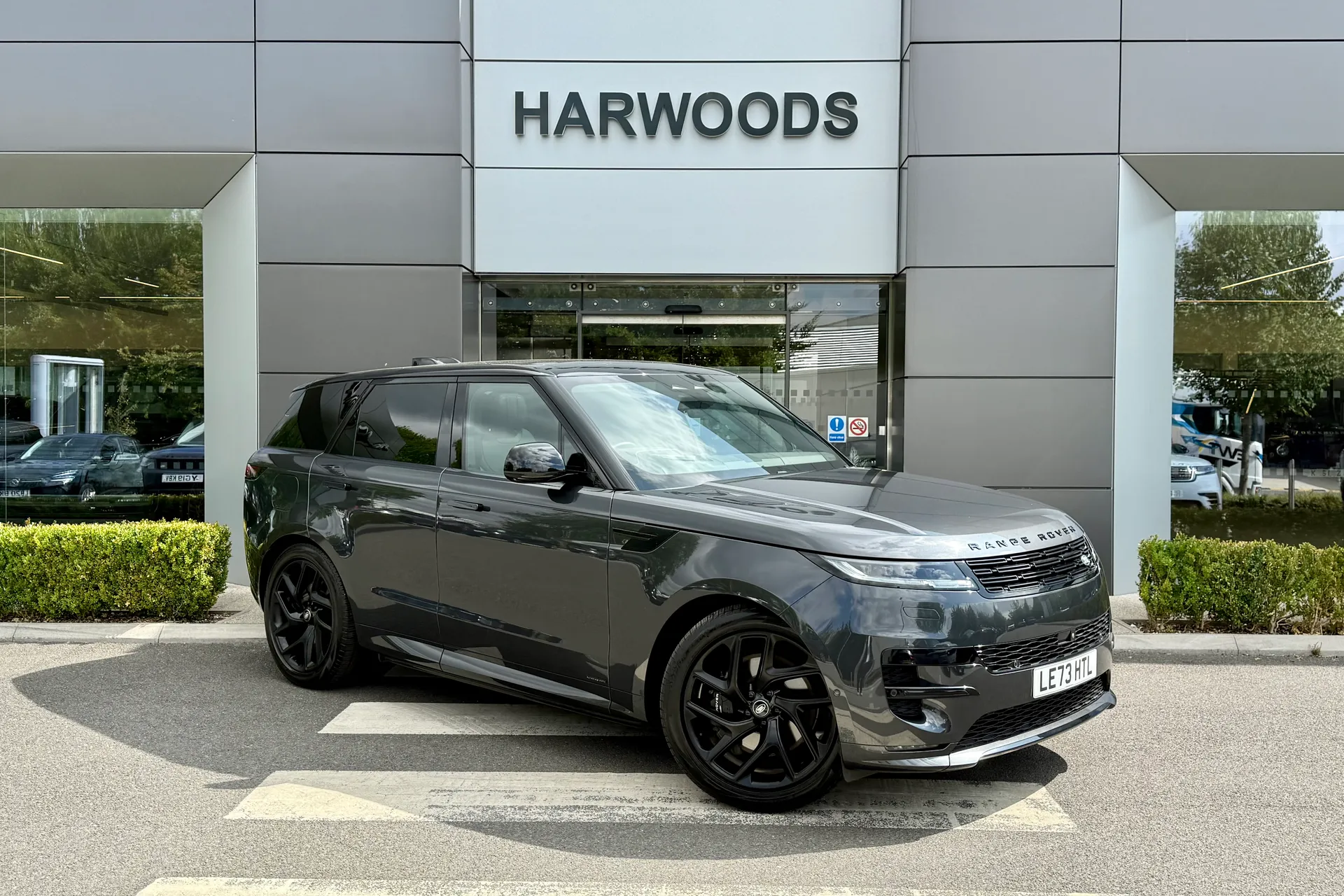 LAND ROVER RANGE ROVER SPORT focused image