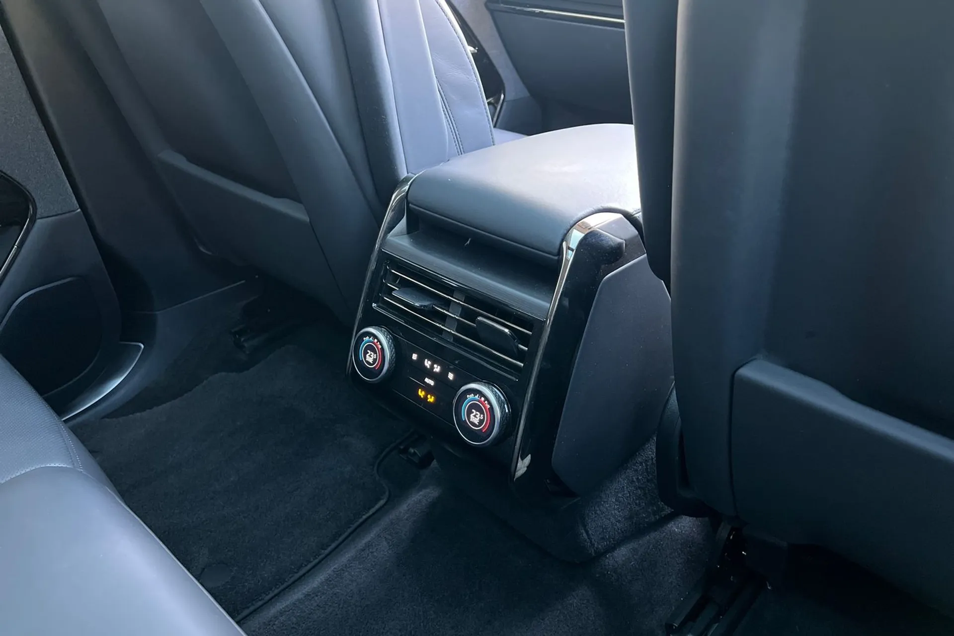 LAND ROVER RANGE ROVER SPORT thumbnail image number 35