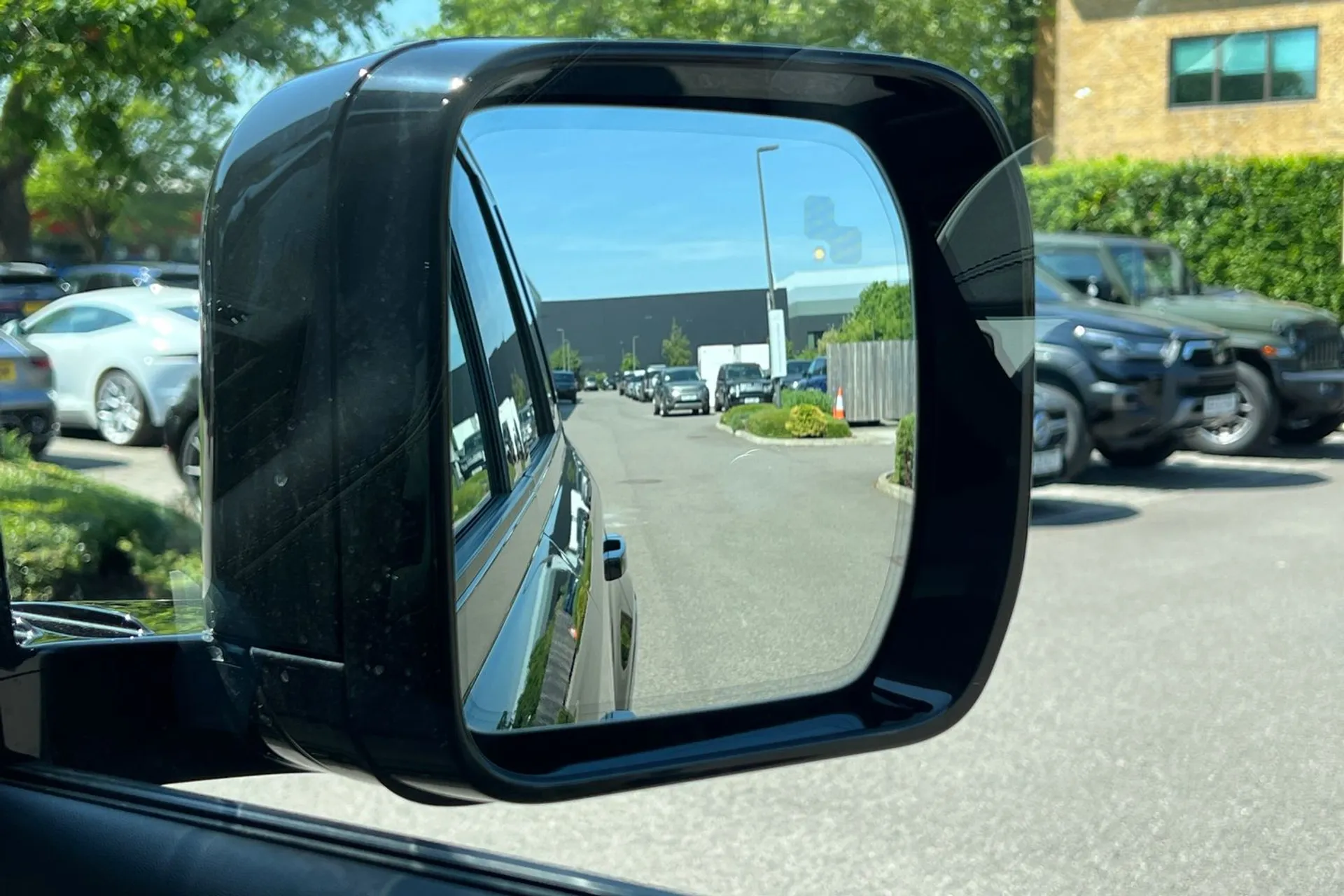 LAND ROVER Defender 110 thumbnail image number 12