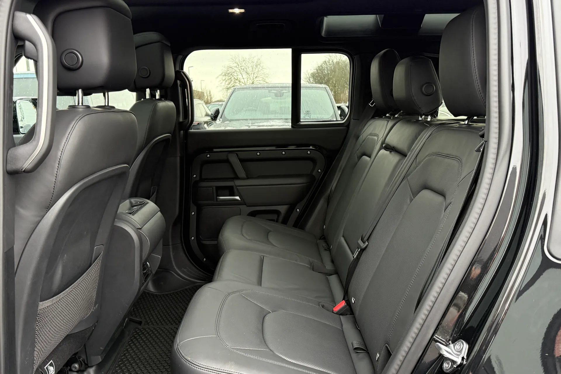 LAND ROVER Defender 110 thumbnail image number 45