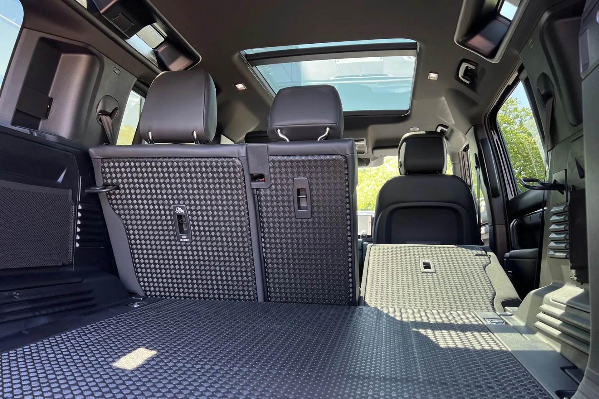 LAND ROVER Defender 110 thumbnail image number 31