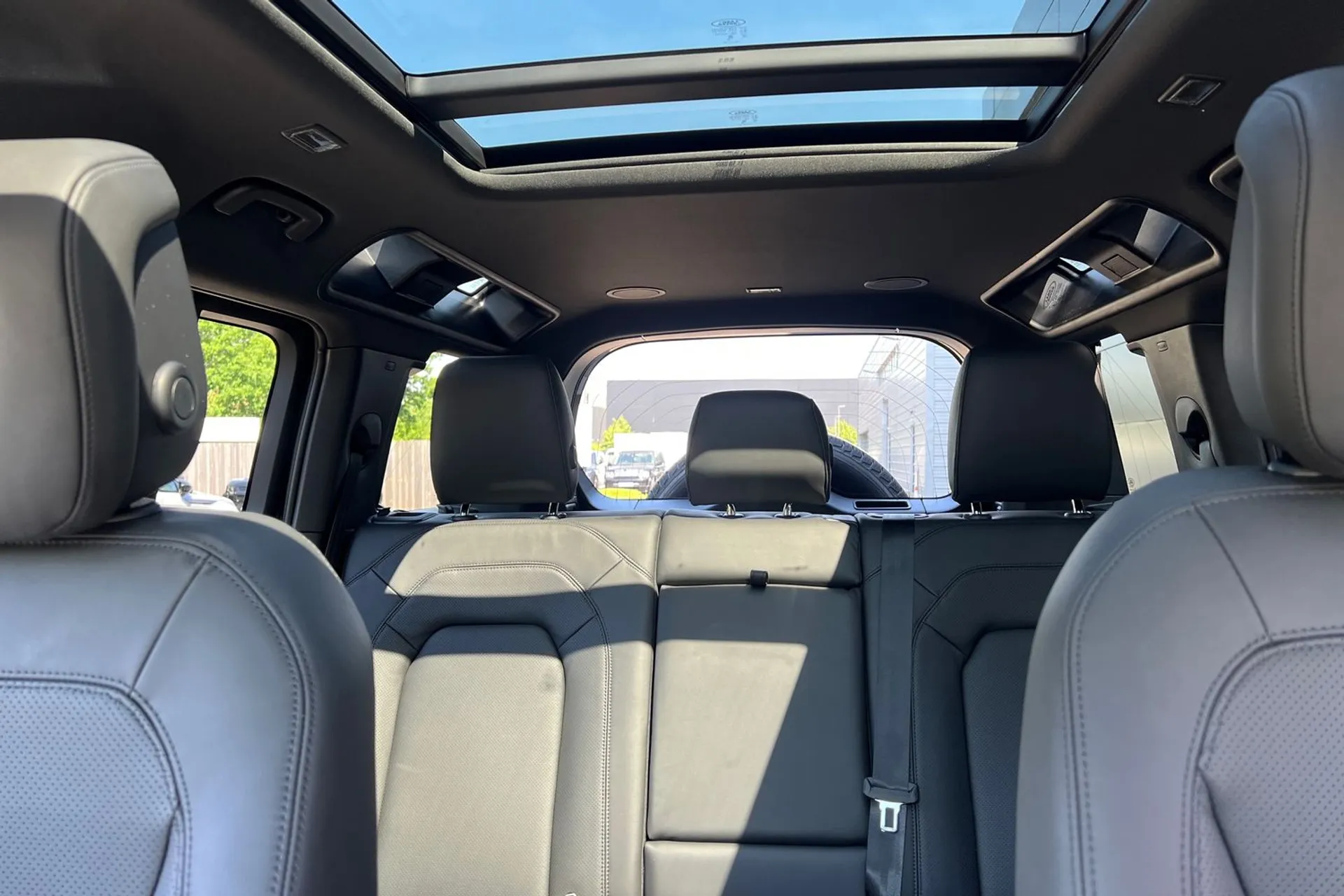 LAND ROVER Defender 110 thumbnail image number 36