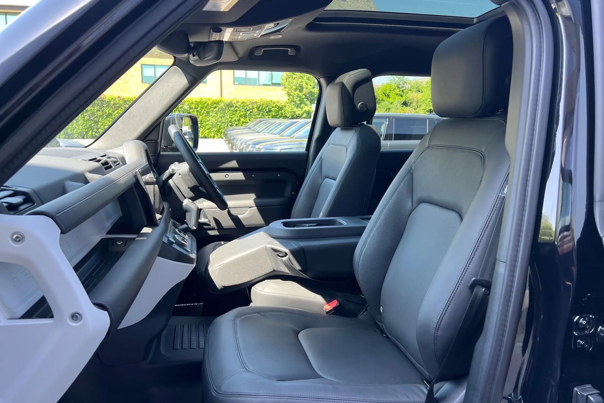 LAND ROVER Defender 110 thumbnail image number 44