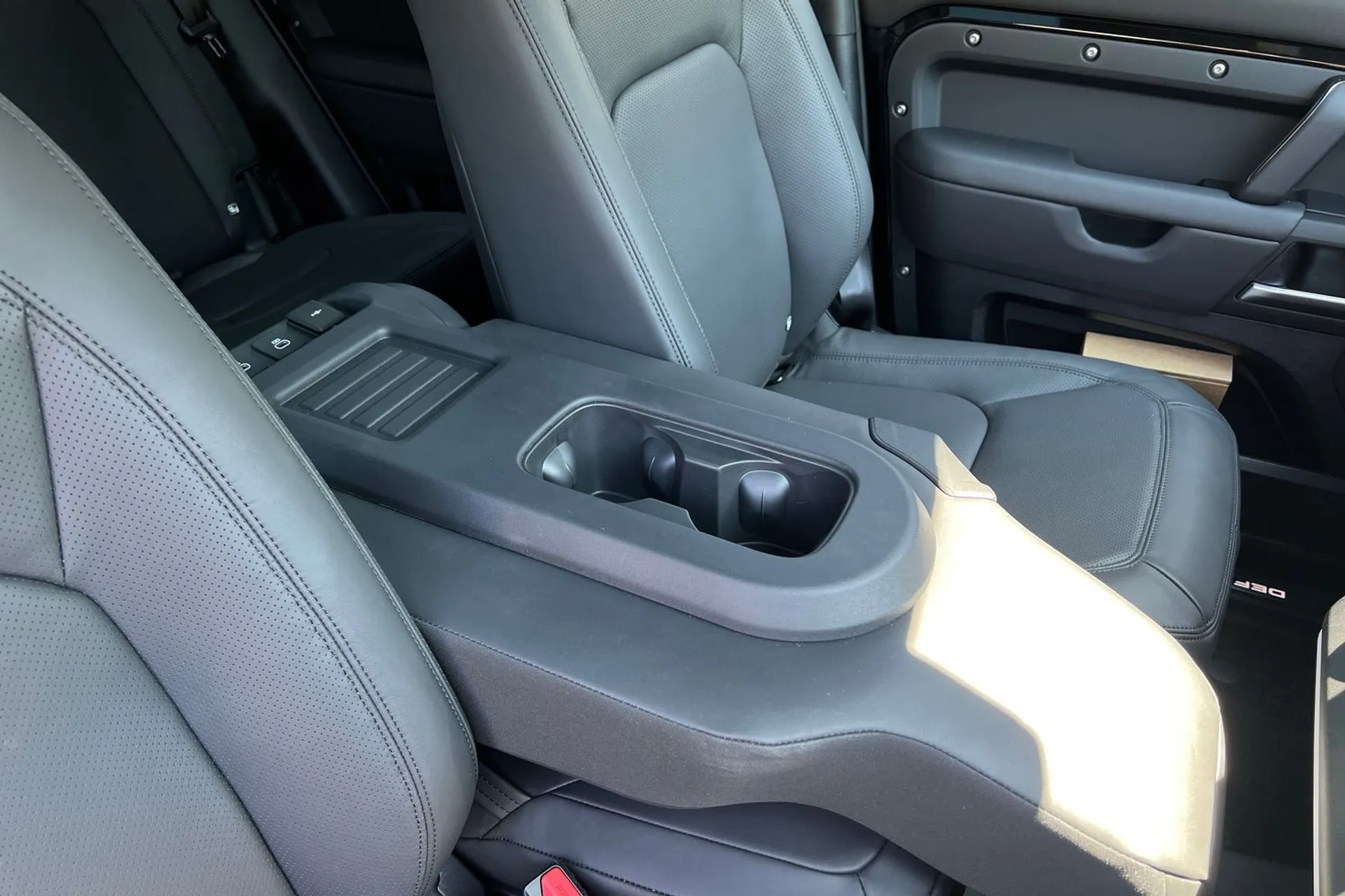 LAND ROVER Defender 110 thumbnail image number 39