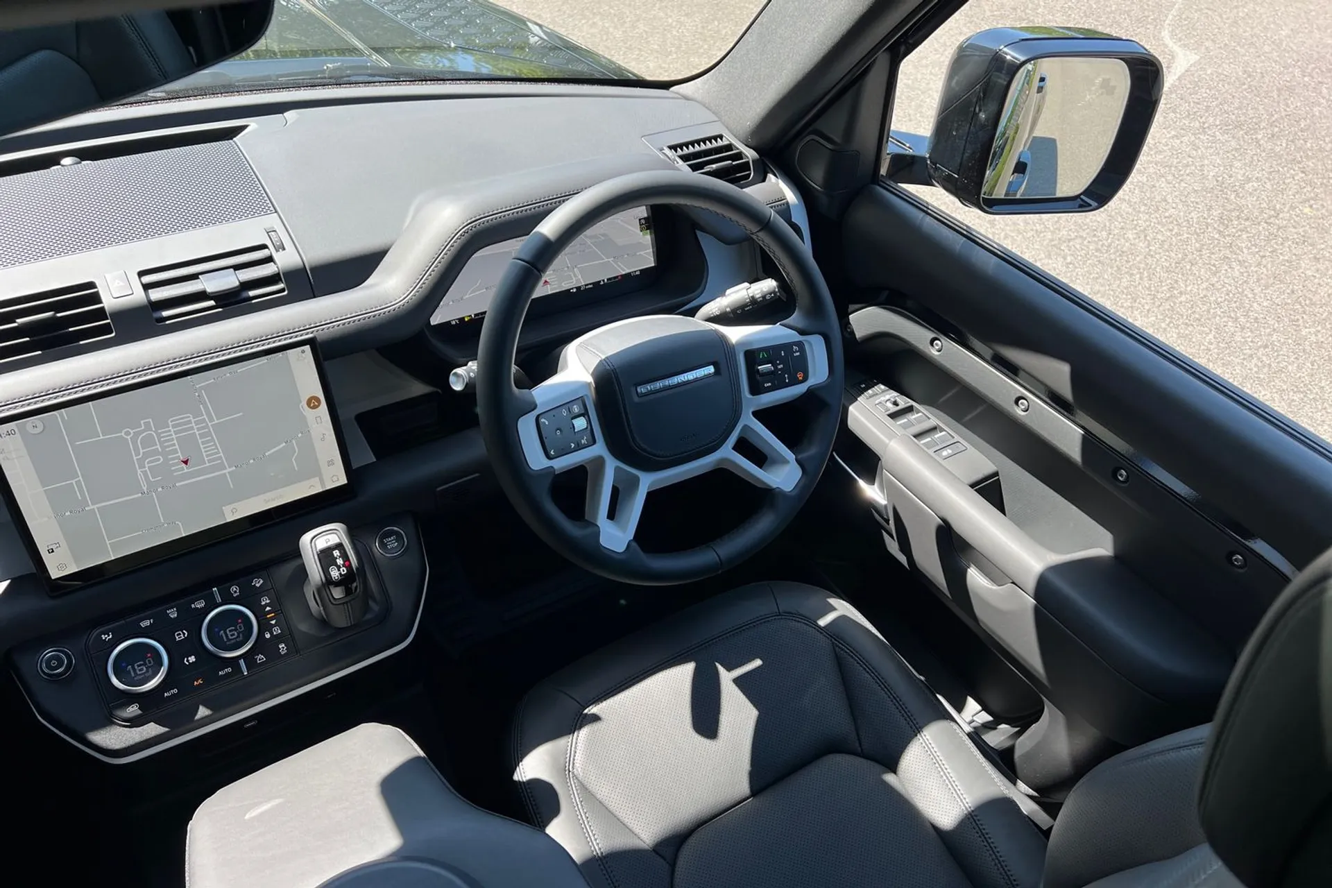 LAND ROVER Defender 110 thumbnail image number 27