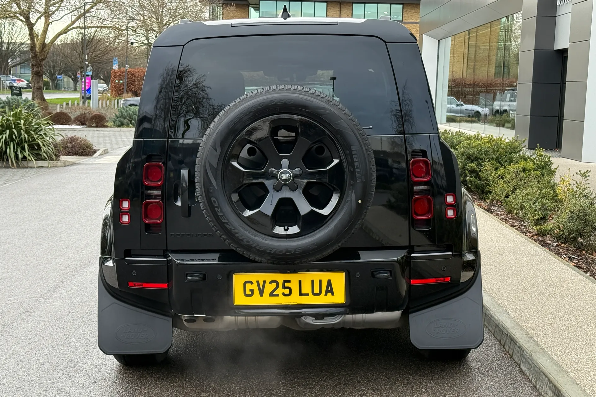 LAND ROVER Defender 110 thumbnail image number 15