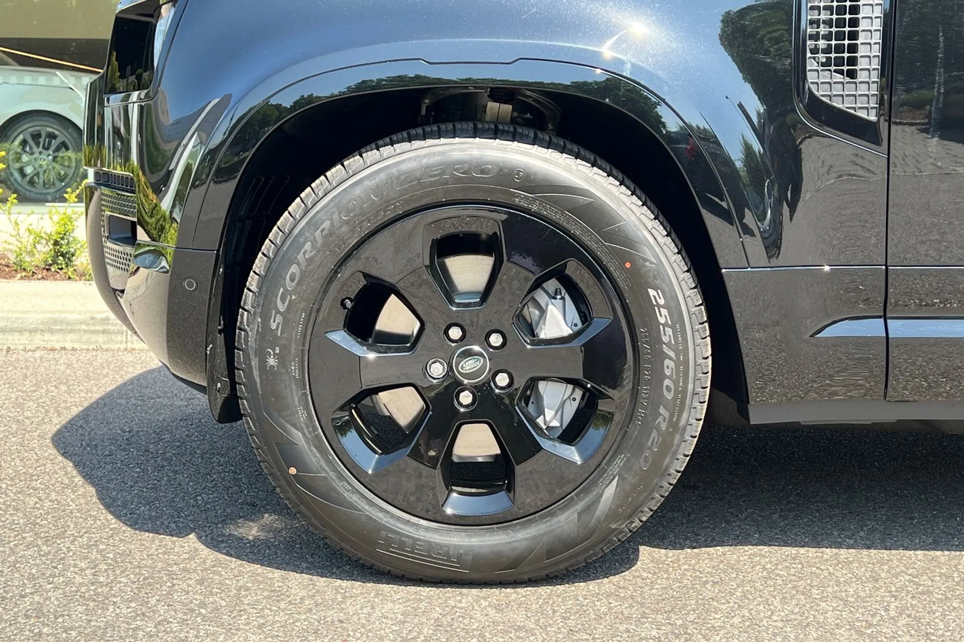 LAND ROVER Defender 110 thumbnail image number 16