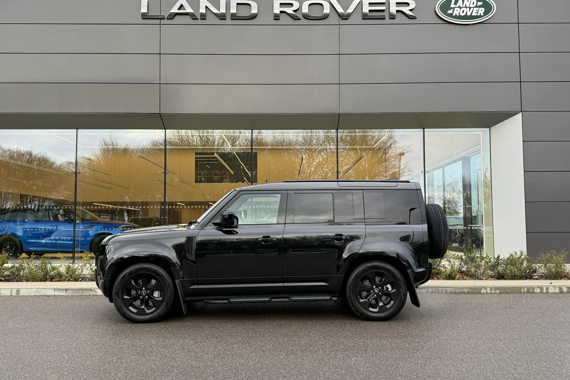 LAND ROVER Defender 110 thumbnail image number 8