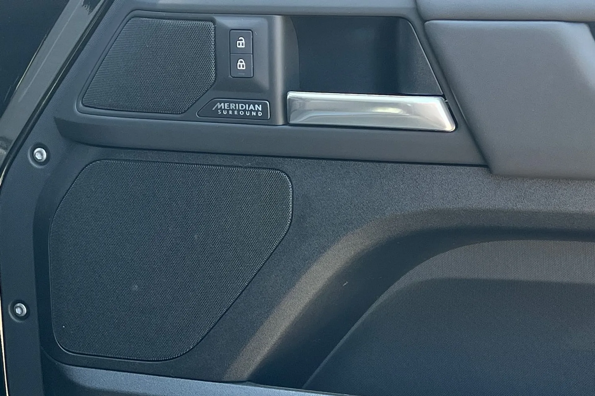 LAND ROVER Defender 110 thumbnail image number 63