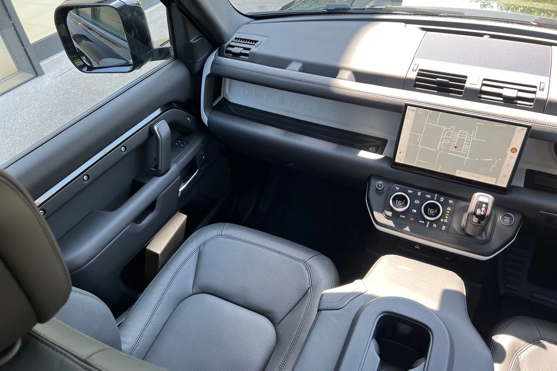 LAND ROVER Defender 110 thumbnail image number 22